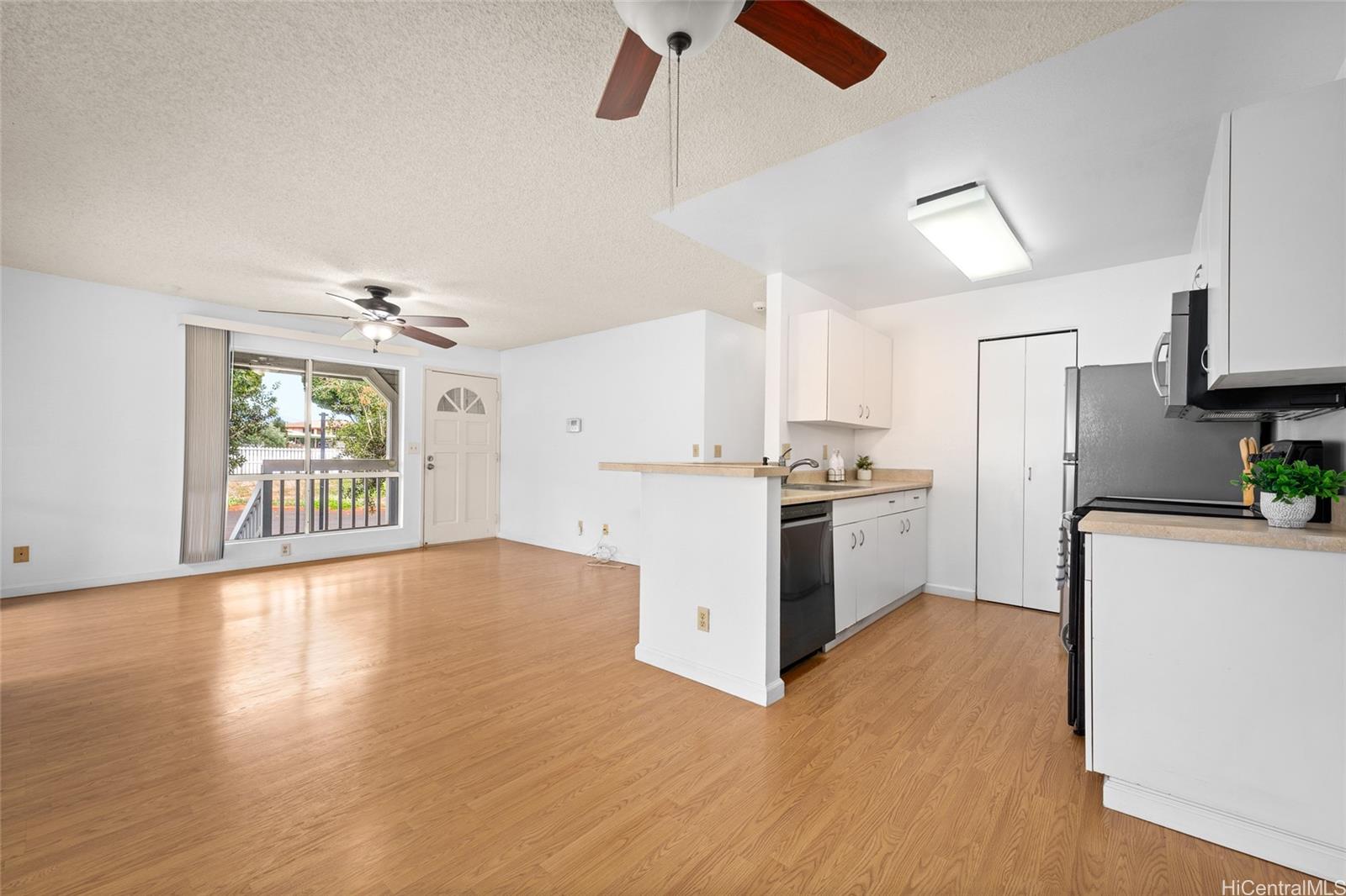 94-828 Lumiauau Street #M204, Waipahu, HI 96797