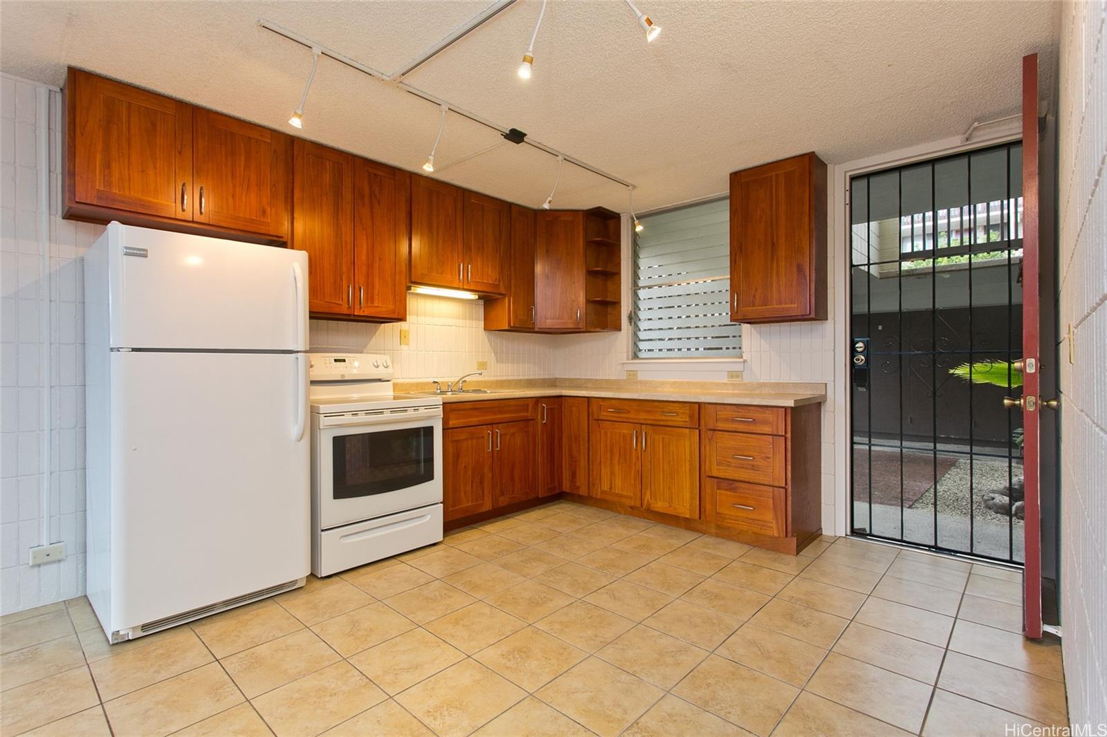 1524 Pensacola Street #1, Honolulu, HI 96822