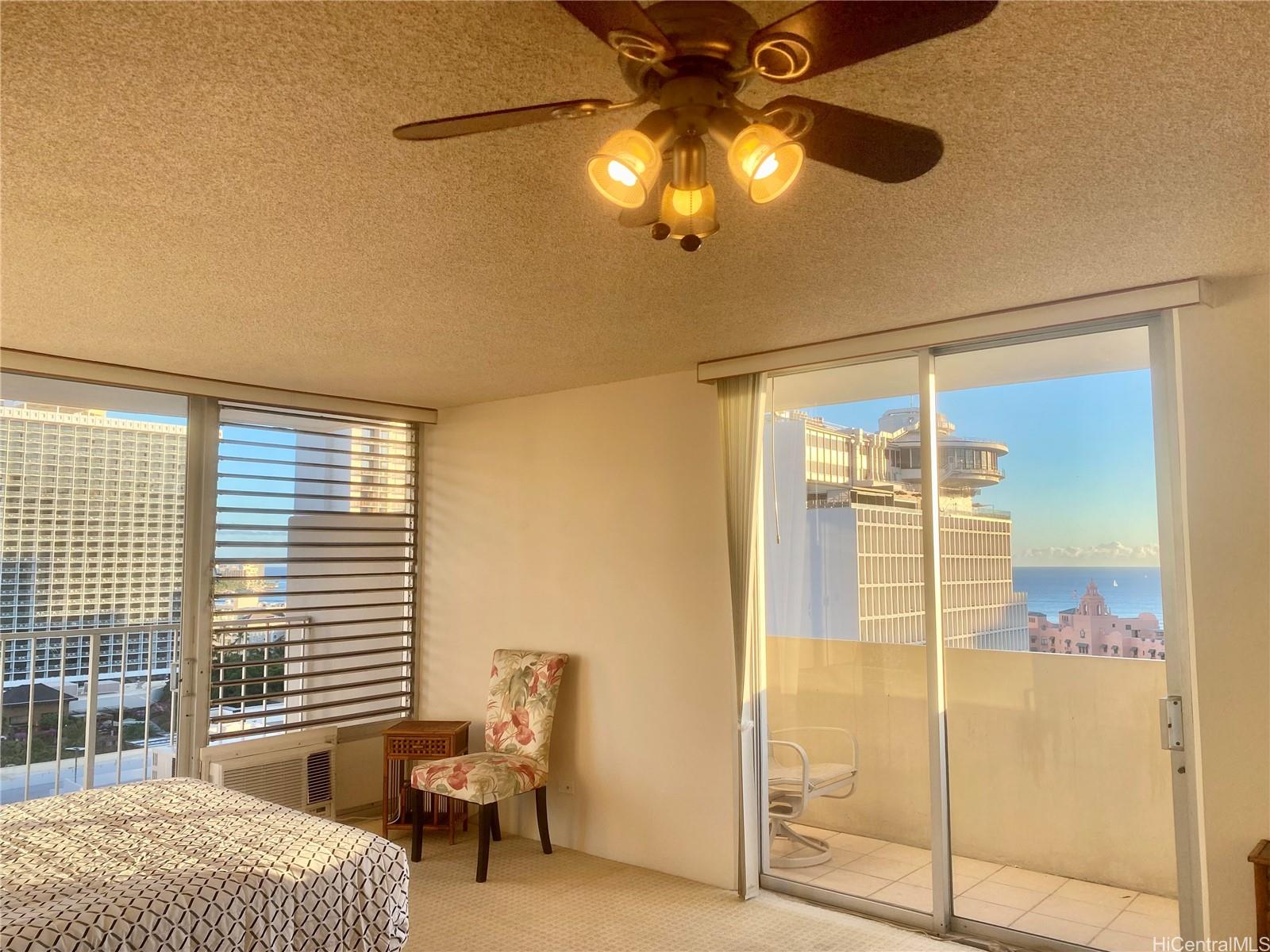 364 Seaside Avenue #1811, Honolulu, HI 96815