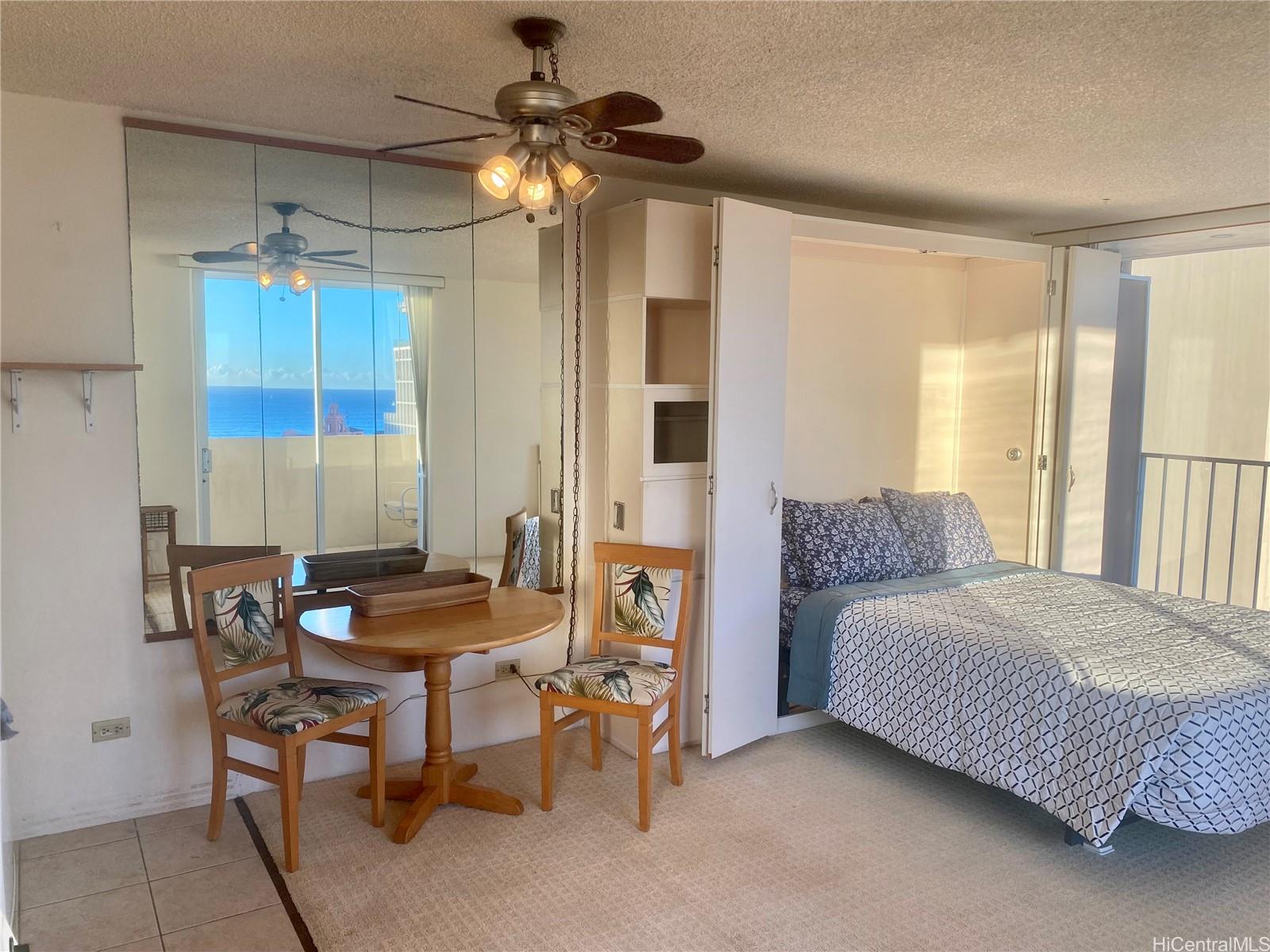 364 Seaside Avenue #1811, Honolulu, HI 96815