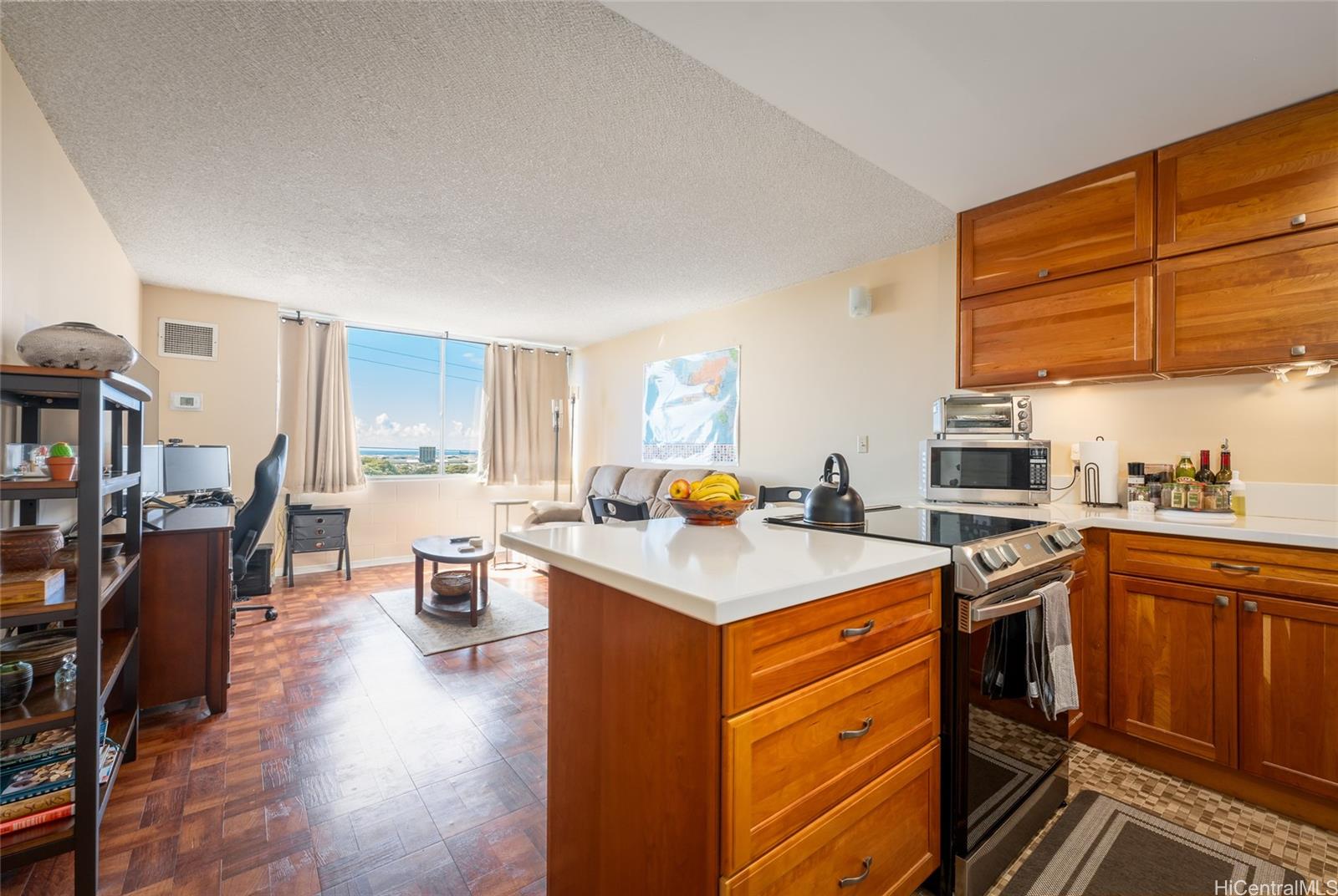 3045 Ala Napuaa Place #806, Honolulu, HI 96818