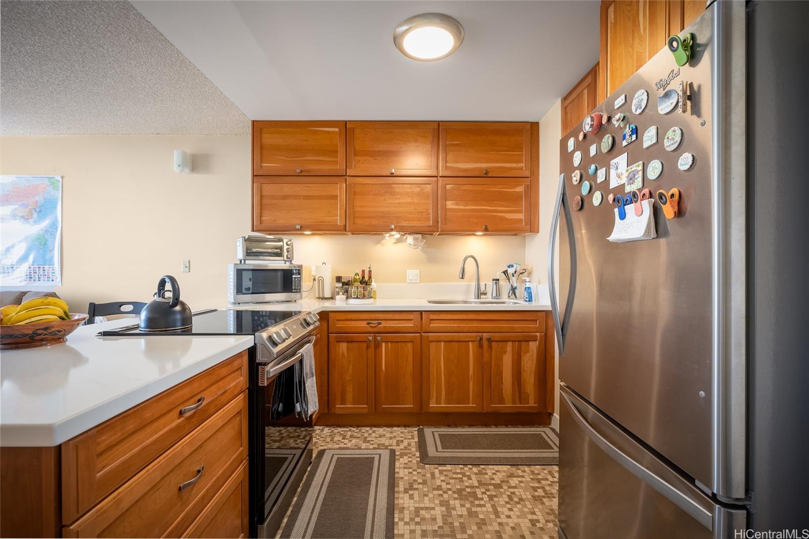 3045 Ala Napuaa Place #806, Honolulu, HI 96818