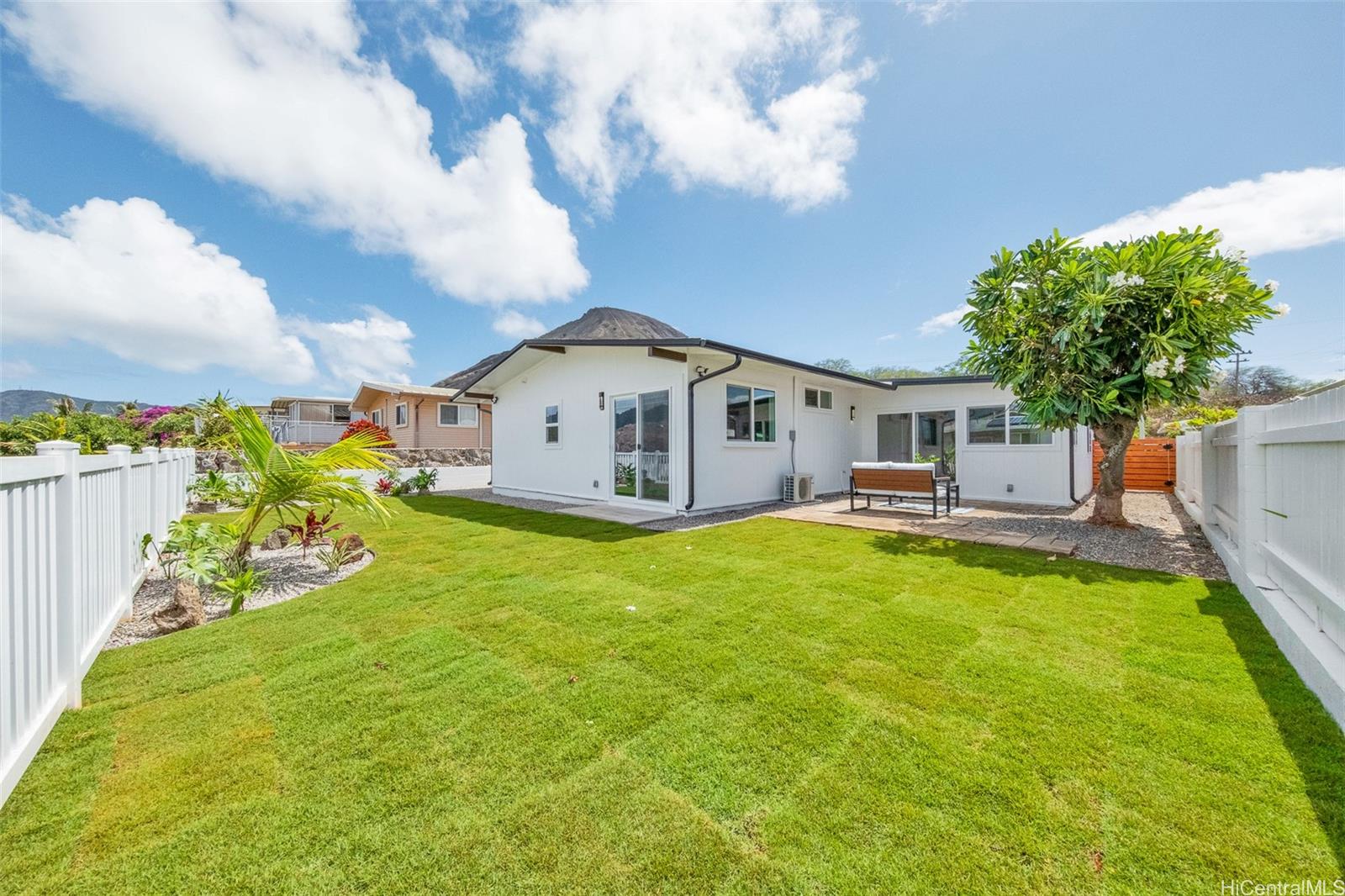 523 Kekupua Street Honolulu, HI 96825