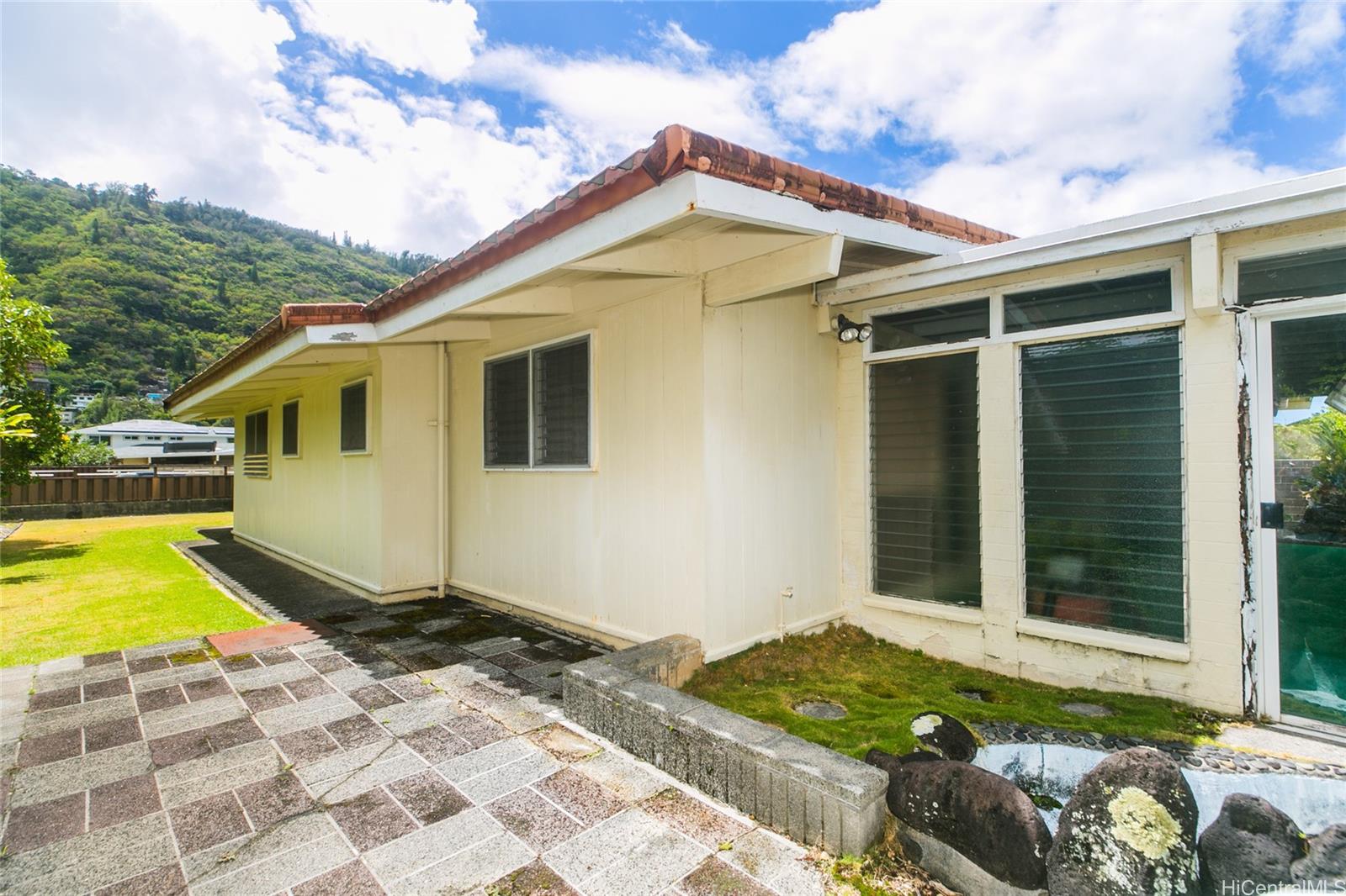 3040 Kanu Street Honolulu, HI 96822