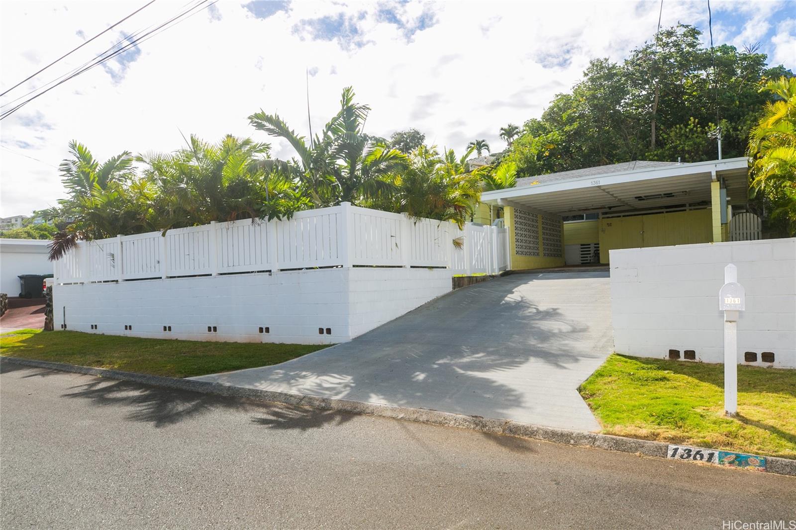 1361 Akalani Loop Kailua, HI 96734