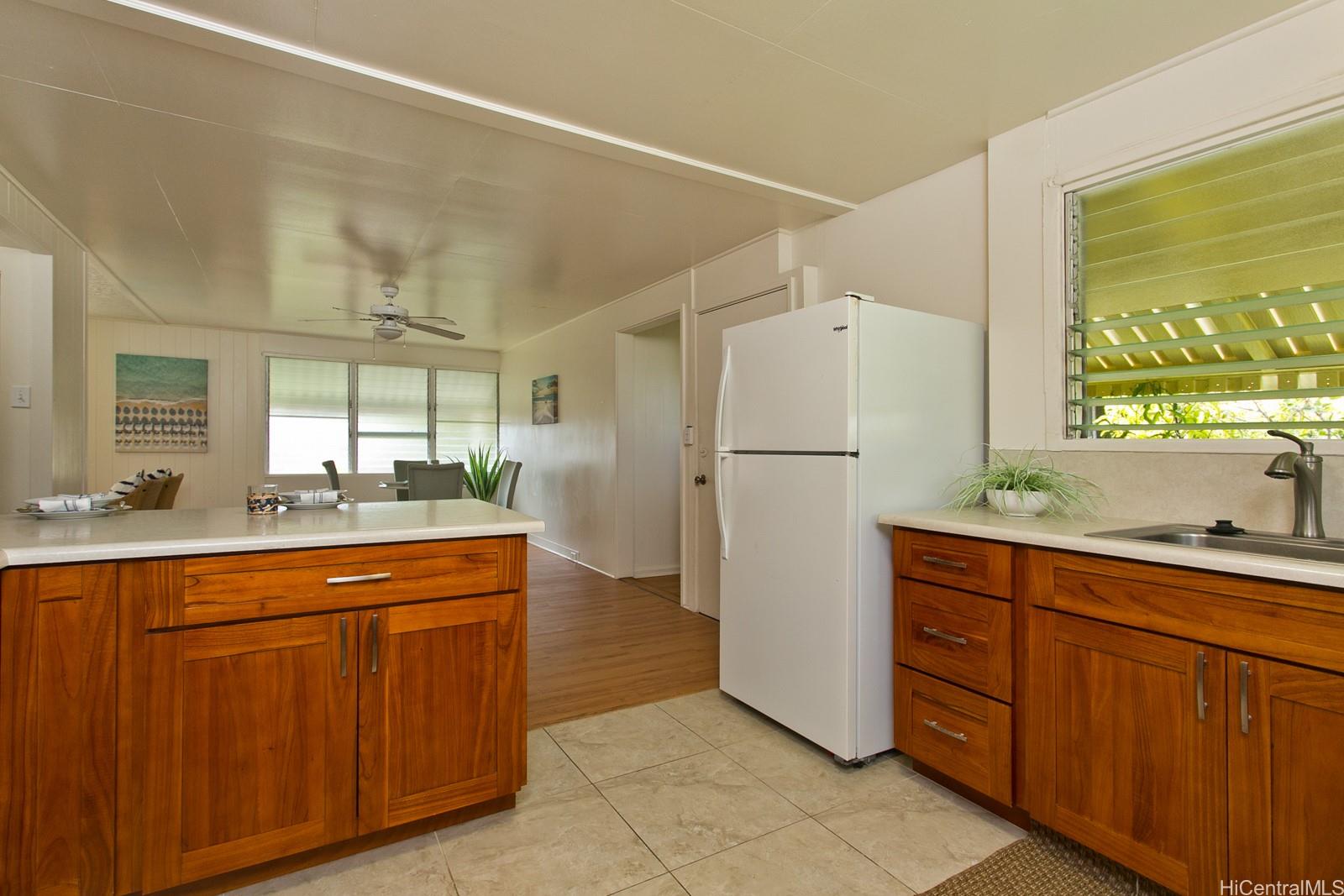 525-A Kalaheo Avenue Kailua, HI 96734