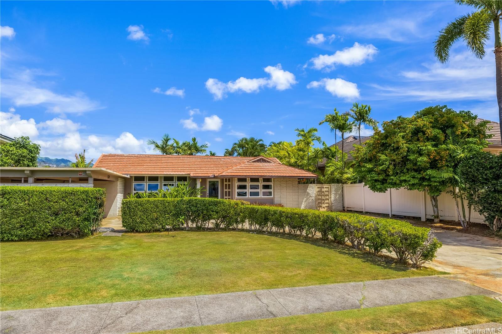 629 Kuana Street Honolulu, HI 96816