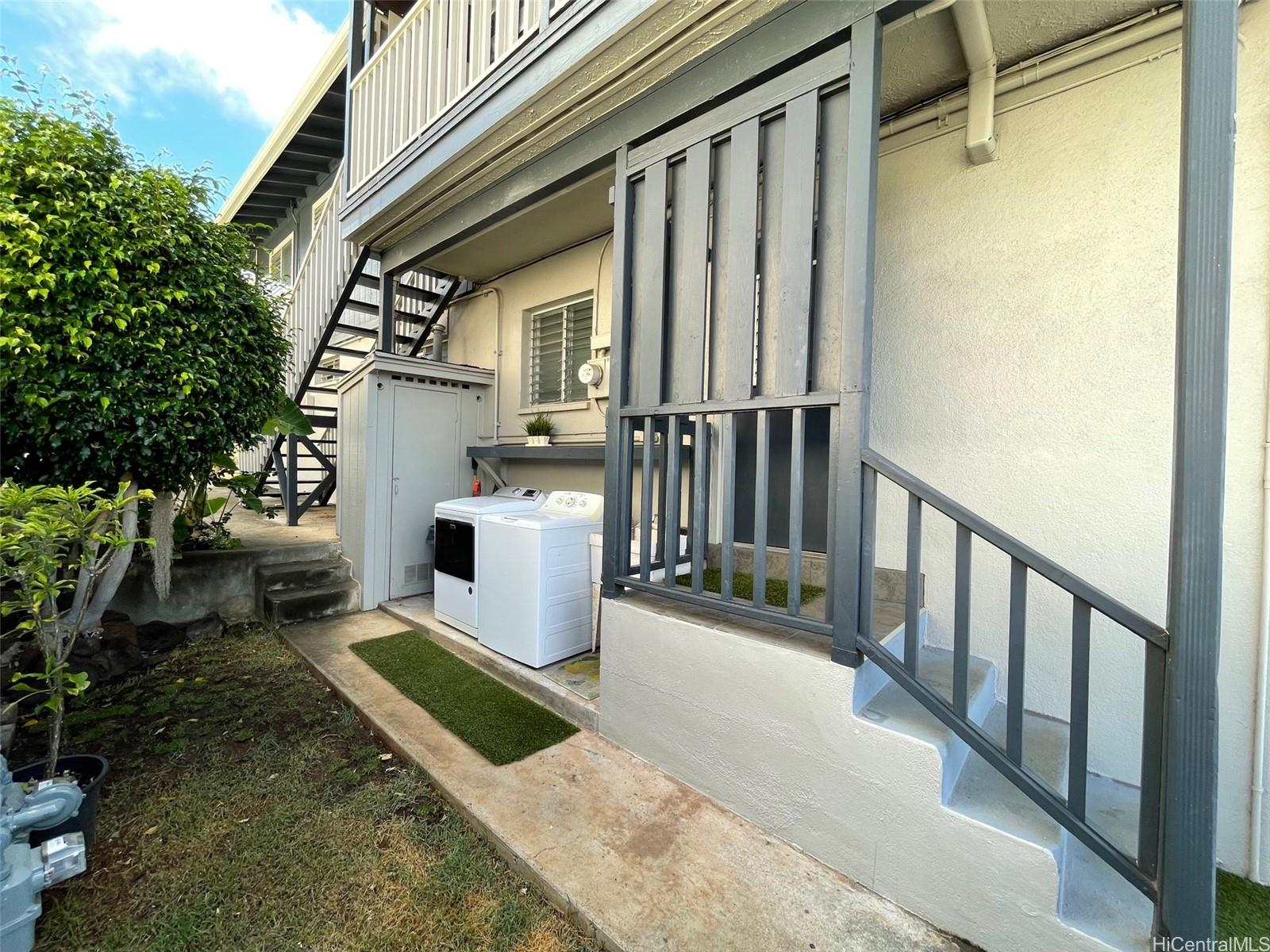 1379 13th Avenue #B, Honolulu, HI 96816