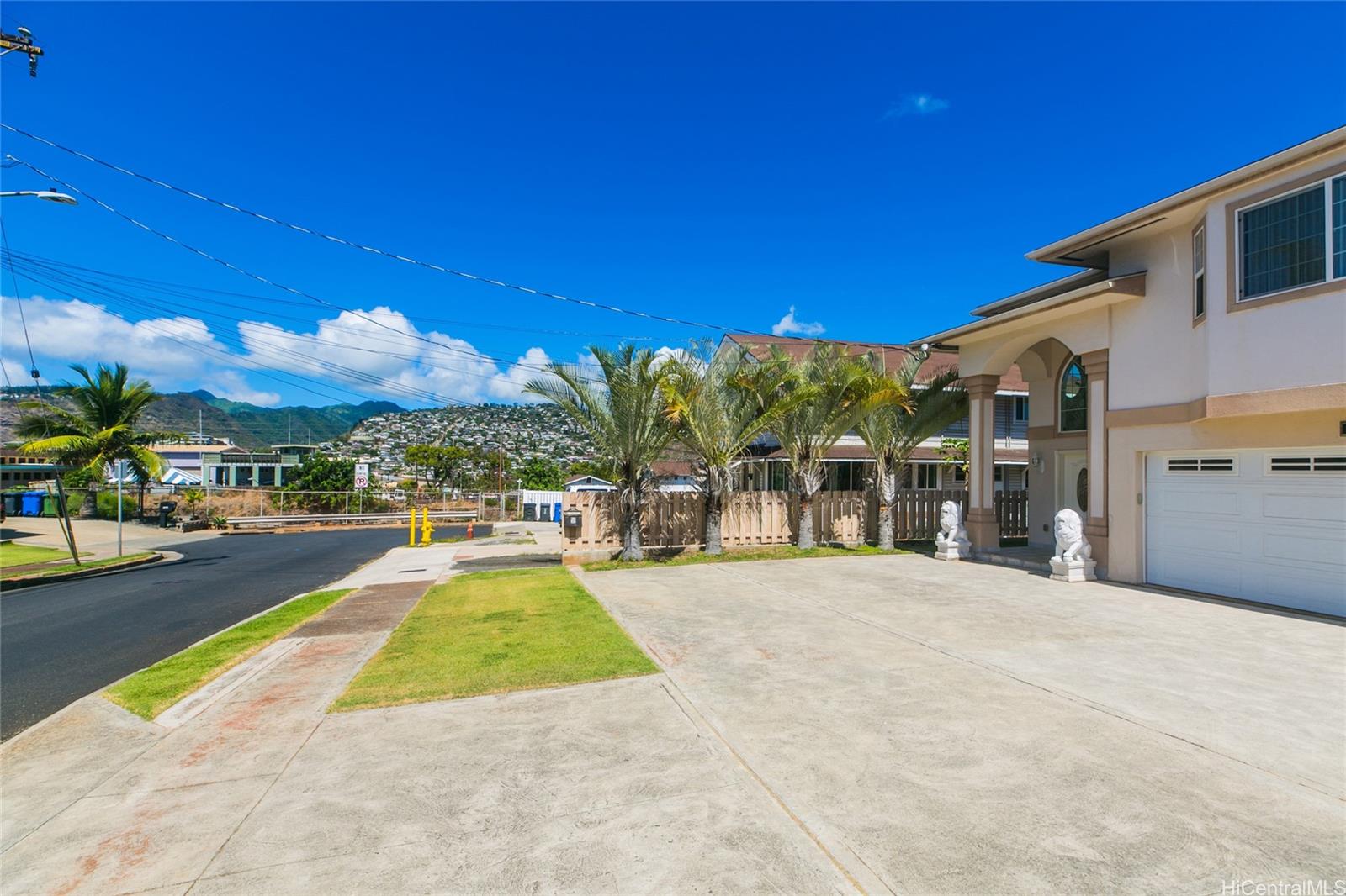 1009 13th Avenue Honolulu, HI 96816