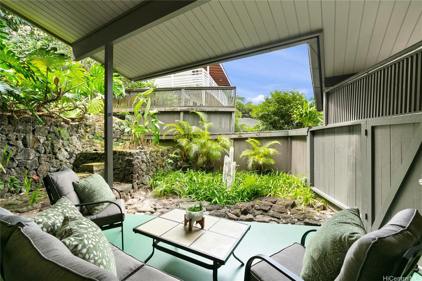 222 Kaimuohema Place Honolulu, HI 96817