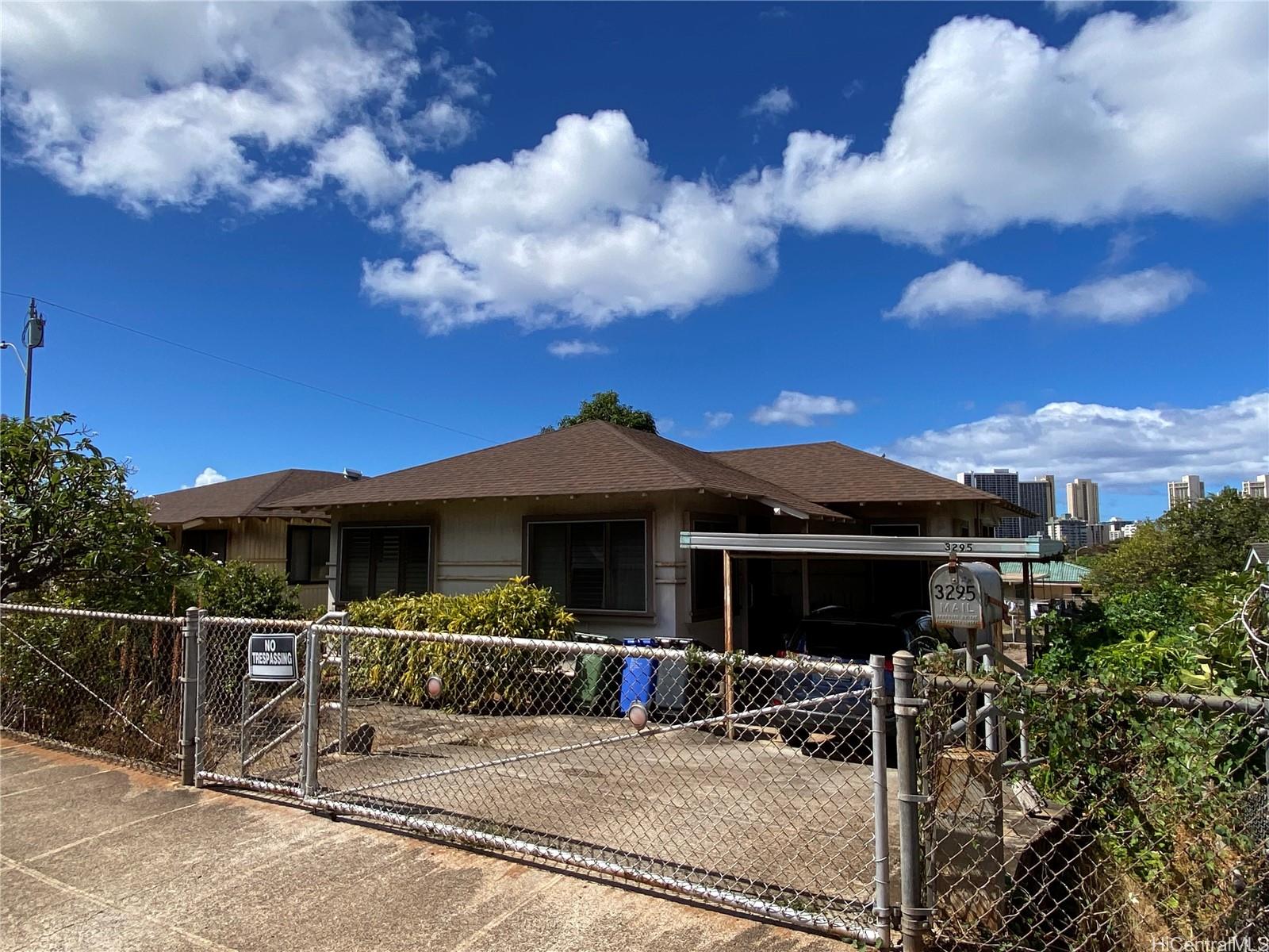 3295 Winam Avenue Honolulu, HI 96815