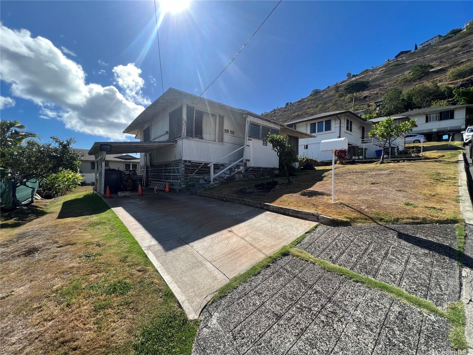 3273 Kilihune Place Honolulu, HI 96816