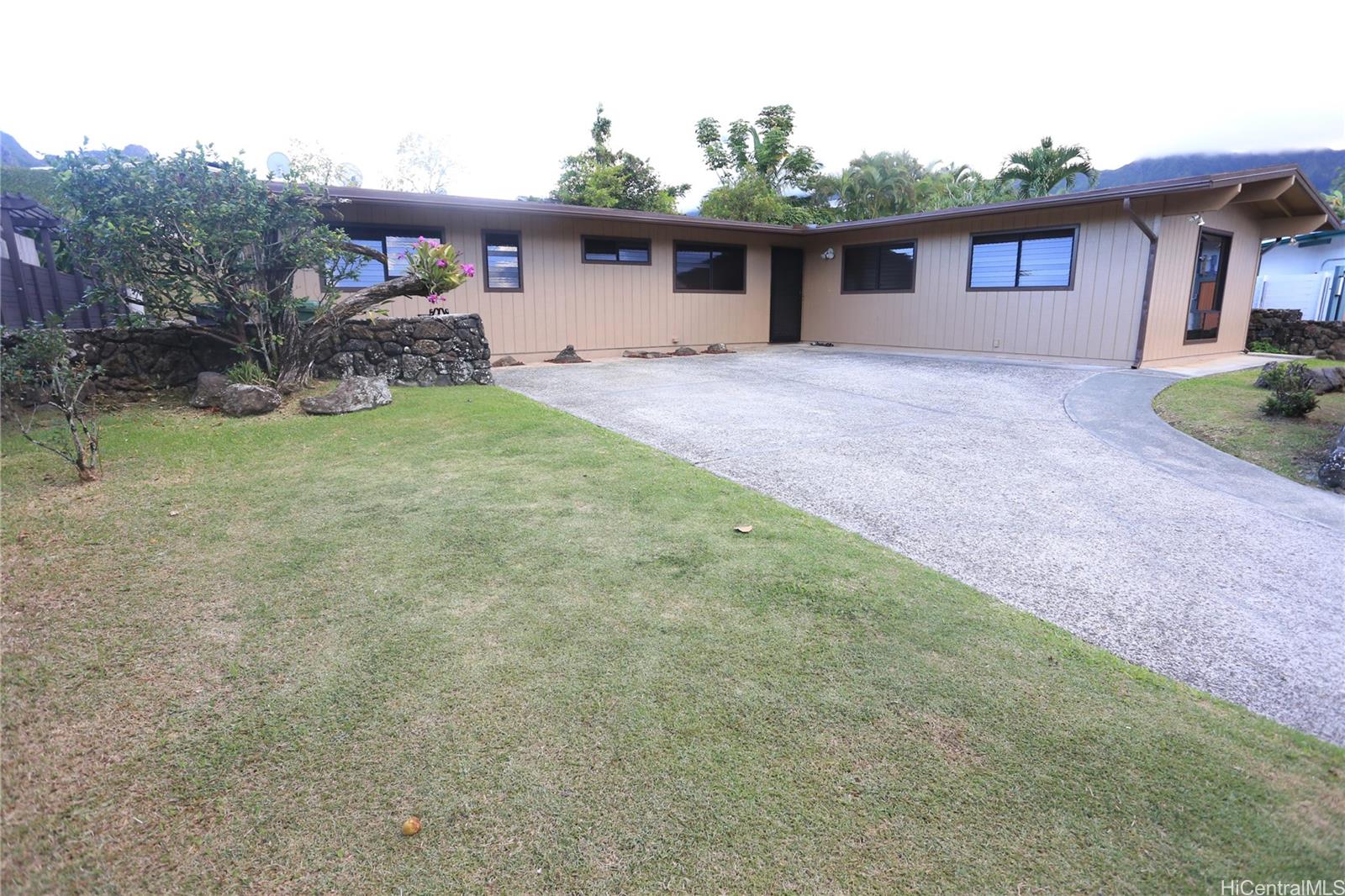 1074 Lunahooia Place Kailua, HI 96734