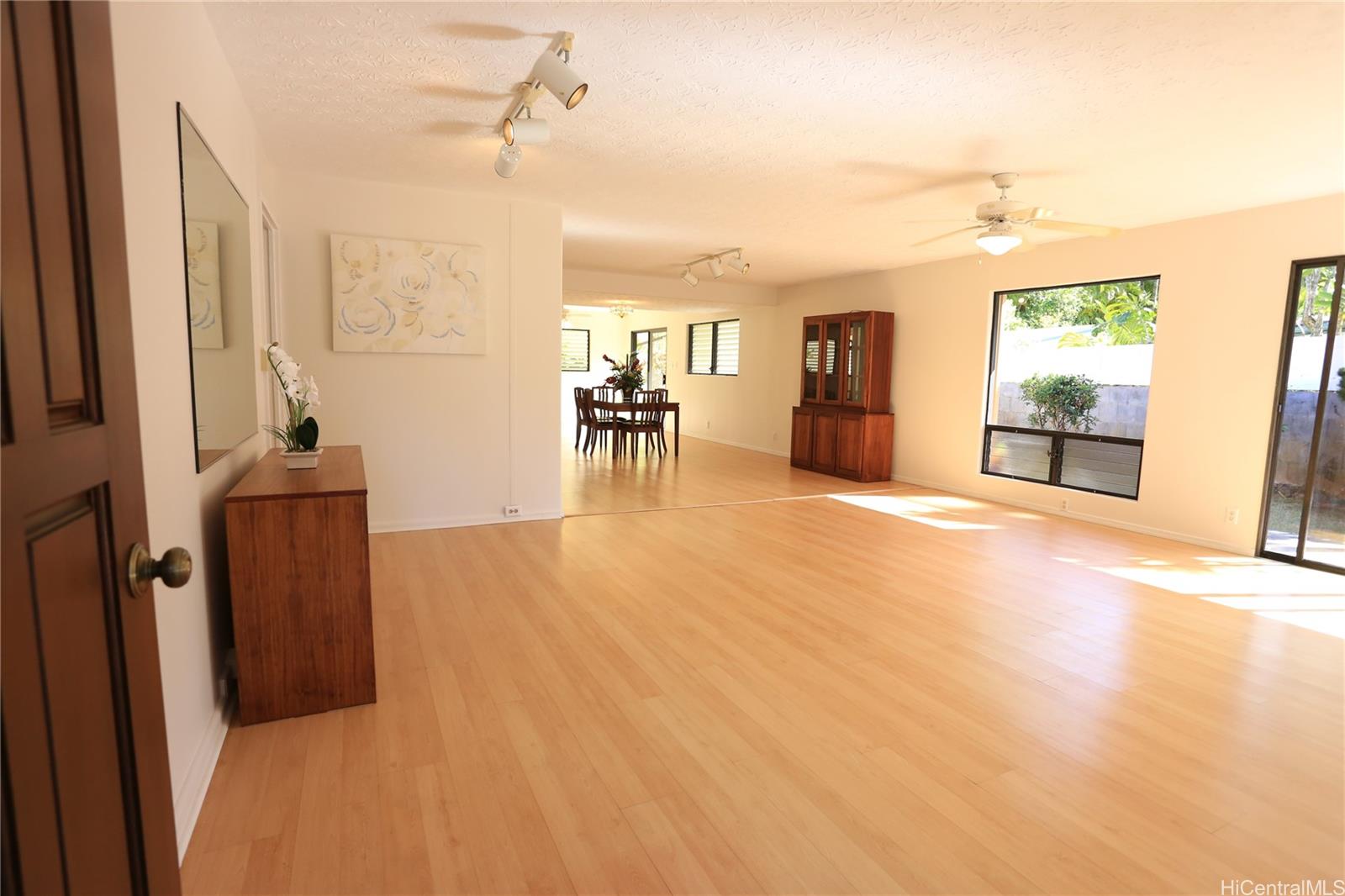 1074 Lunahooia Place Kailua, HI 96734