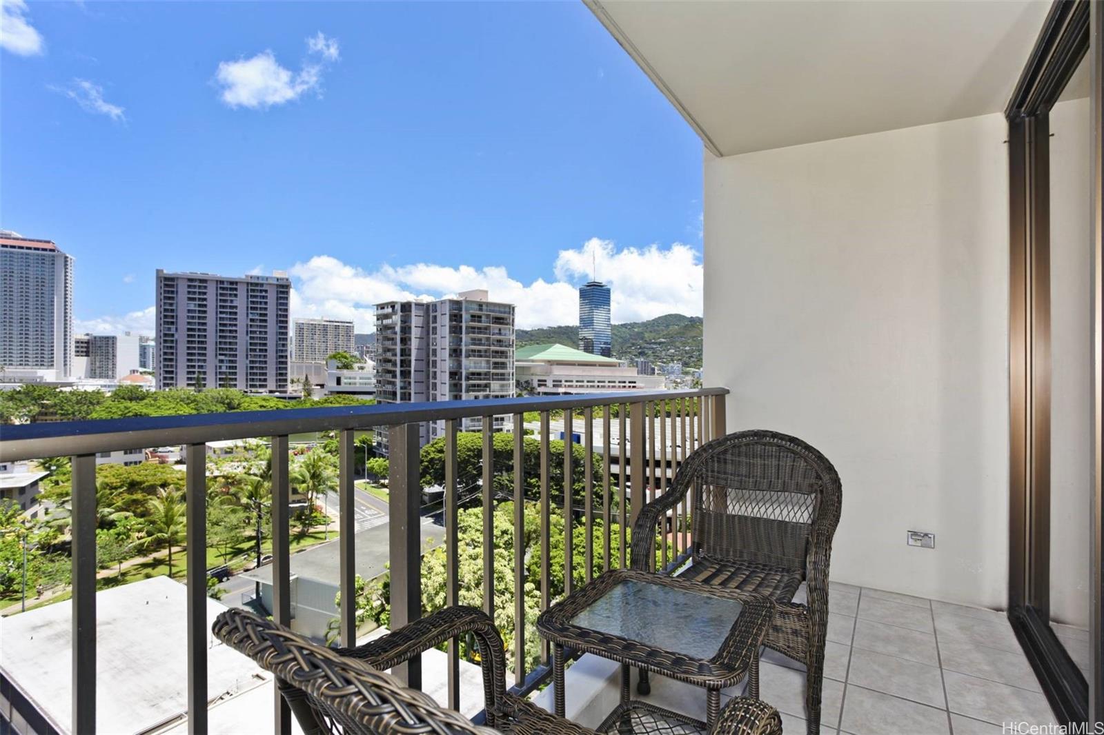 411 Hobron Lane #1014, Honolulu, HI 96815