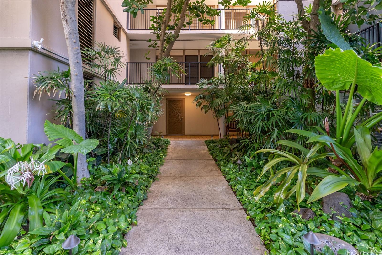 2987 Kalakaua Avenue #203, Honolulu, HI 96815