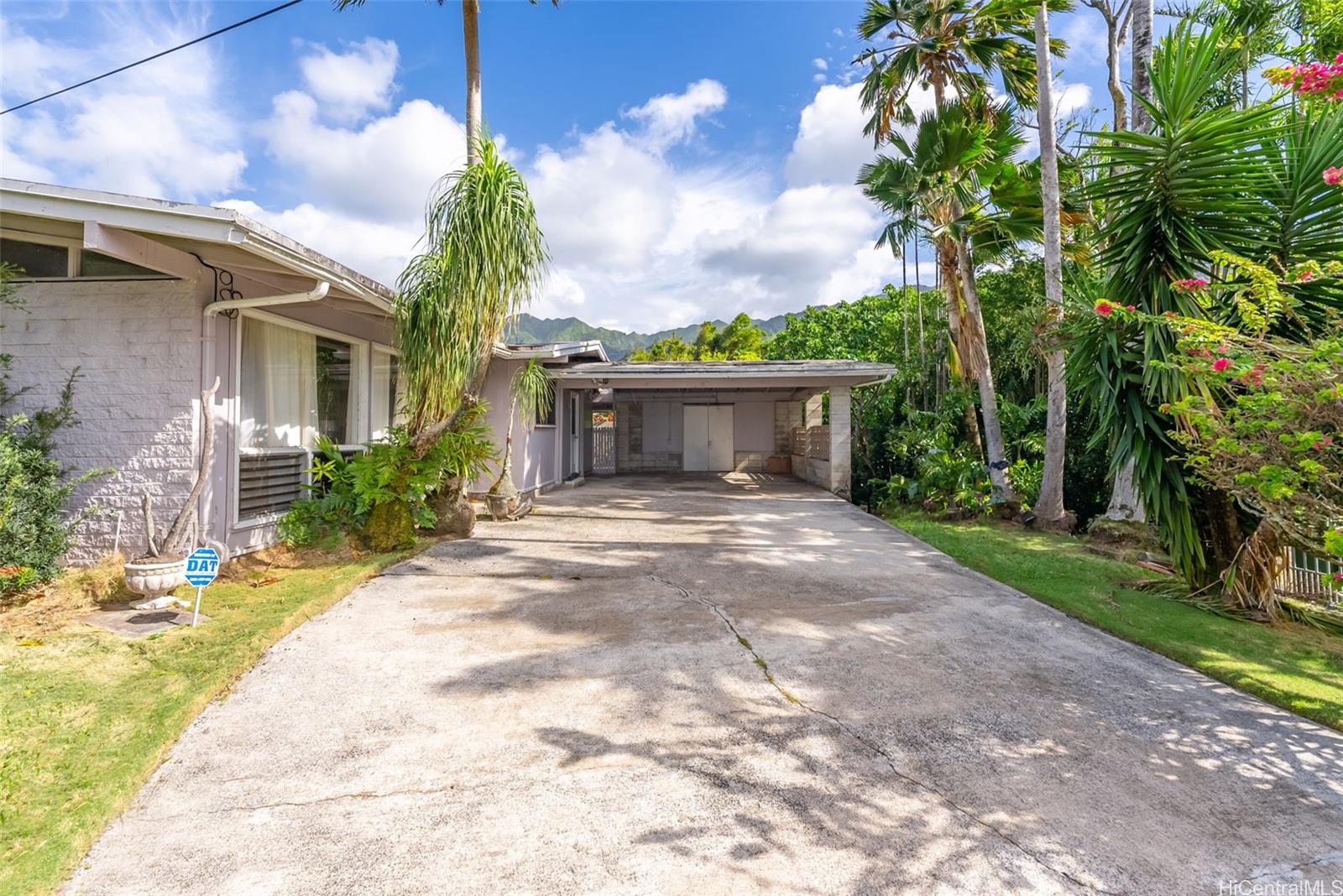 3264 Pawaina Street Honolulu, HI 96822