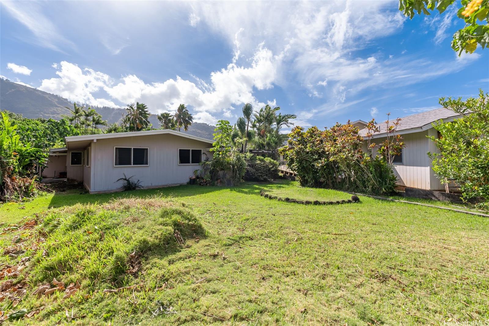 3264 Pawaina Street Honolulu, HI 96822