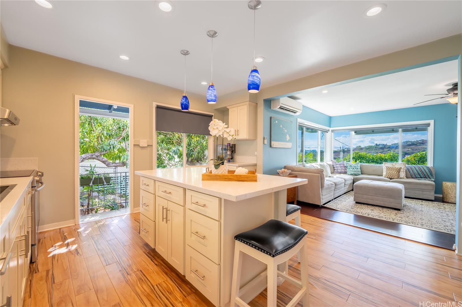 1529 Mokuna Place Honolulu, HI 96816