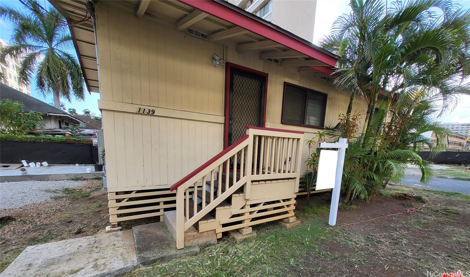 1139 PAPAKU Place Honolulu, HI 96814