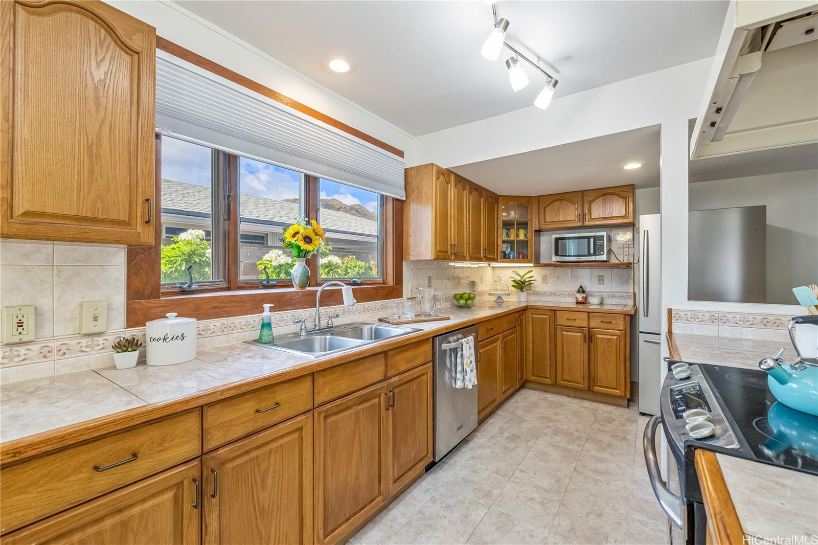 7223 Kipu Place Honolulu, HI 96825