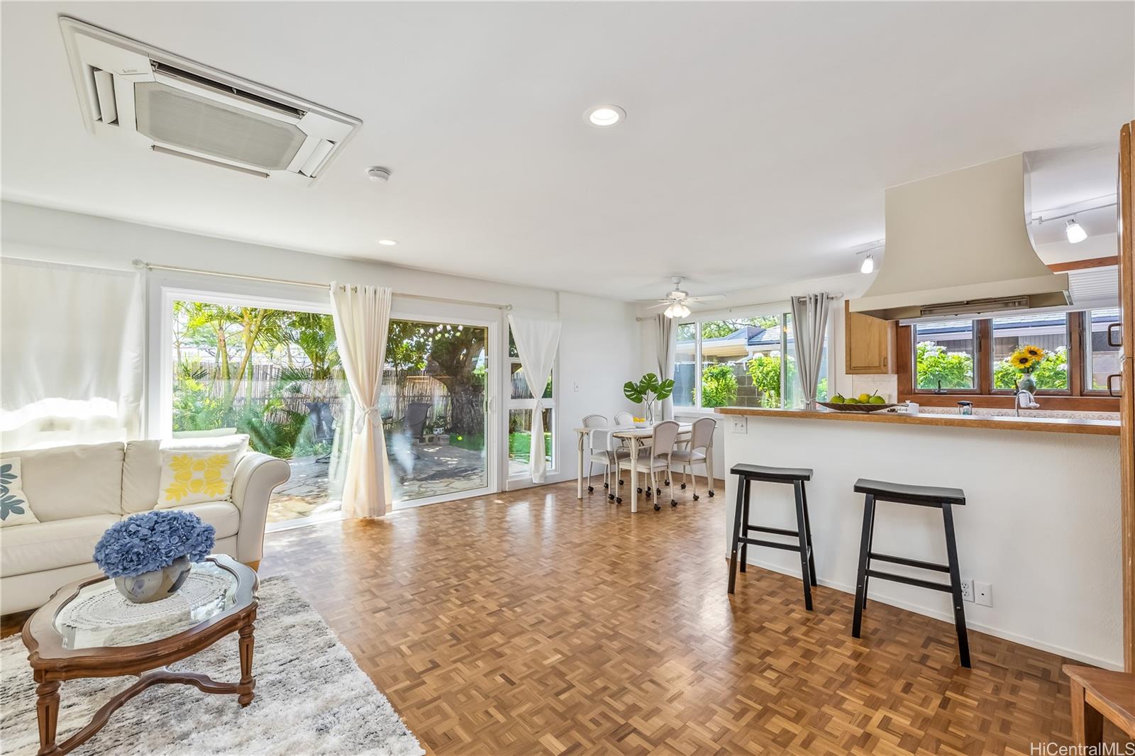 7223 Kipu Place Honolulu, HI 96825