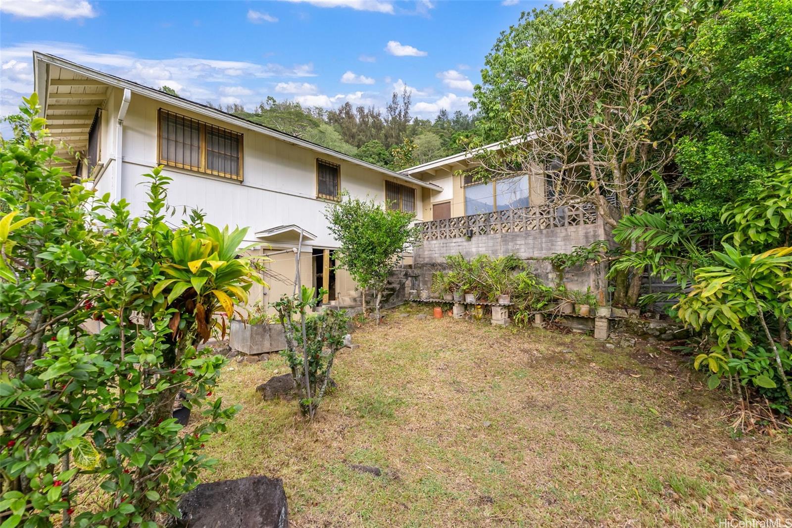 1716 Kuikele Street Honolulu, HI 96819