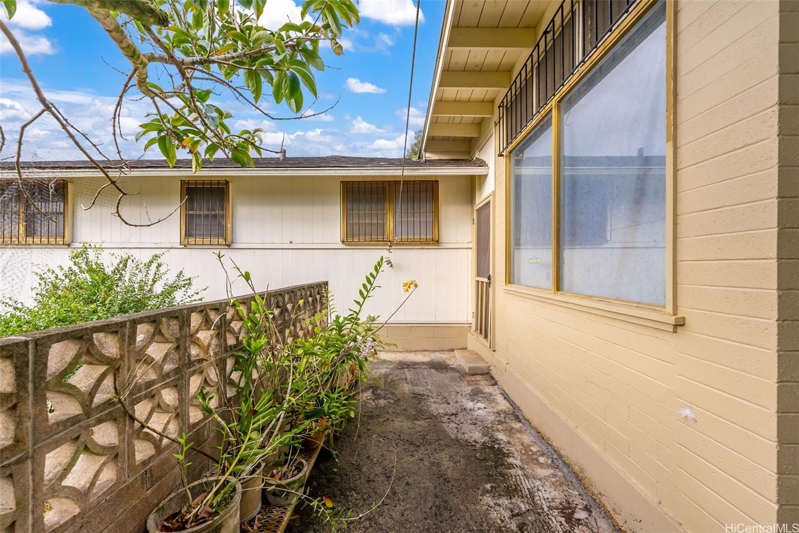 1716 Kuikele Street Honolulu, HI 96819