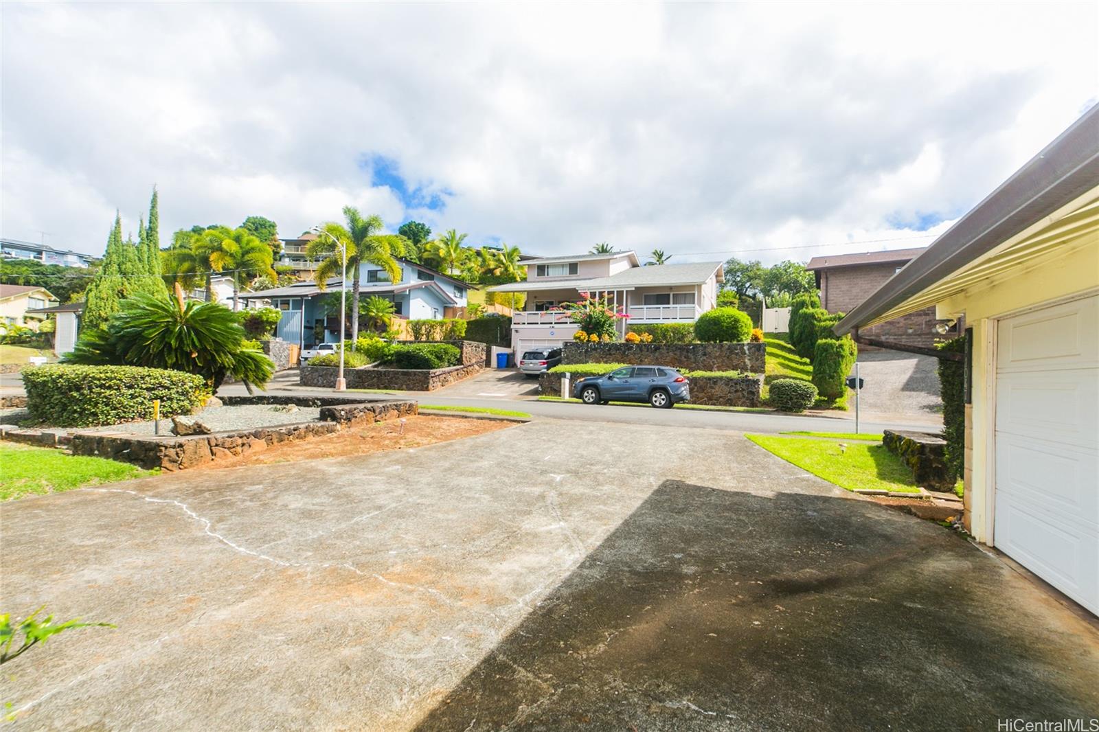 98-1047 Palula Way Aiea, HI 96701