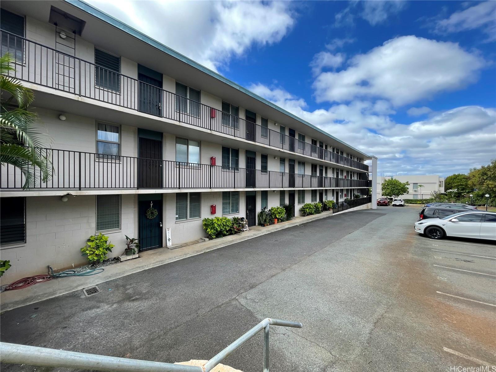 3370 Salt Lake Boulevard #107, Honolulu, HI 96818