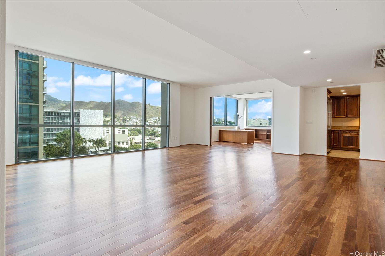 1199 Bishop Street #11, Honolulu, HI 96813