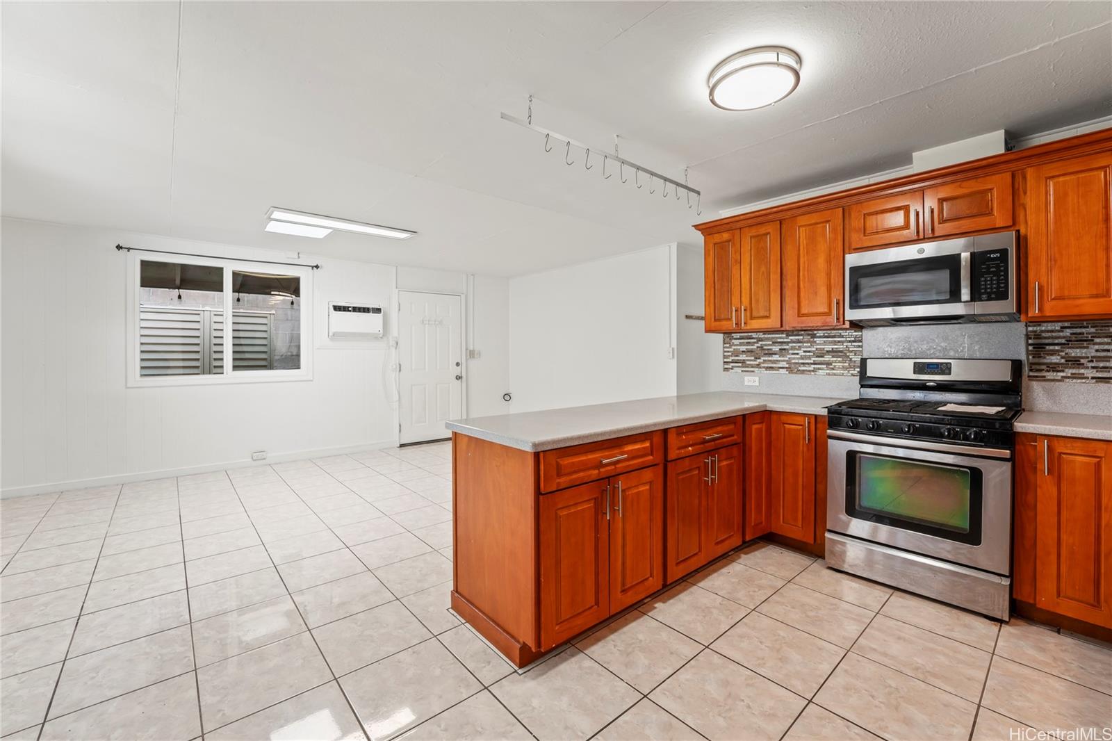 2828 Kalihi Street #5, Honolulu, HI 96819