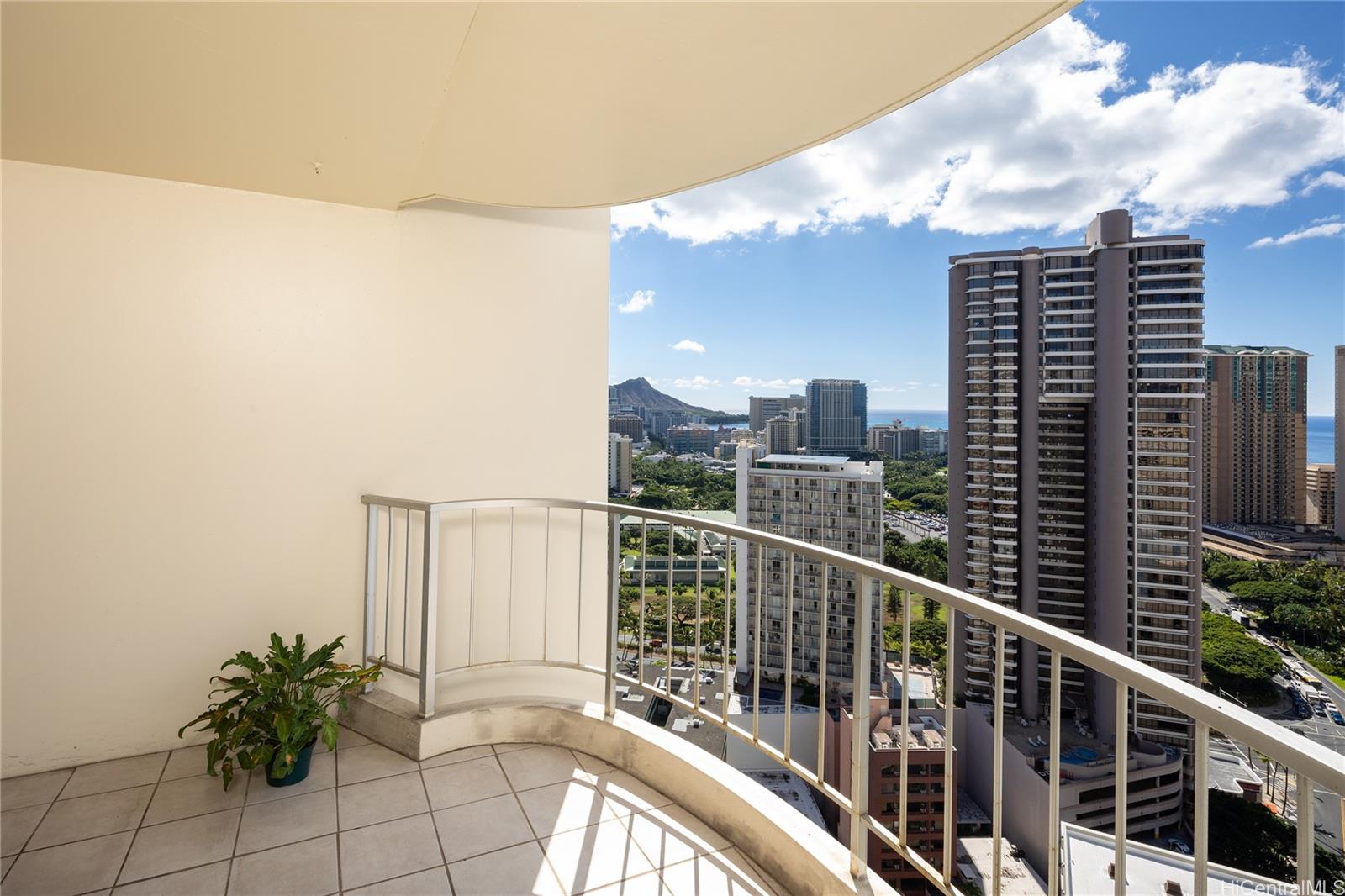 469 Ena Road #3002, Honolulu, HI 96815