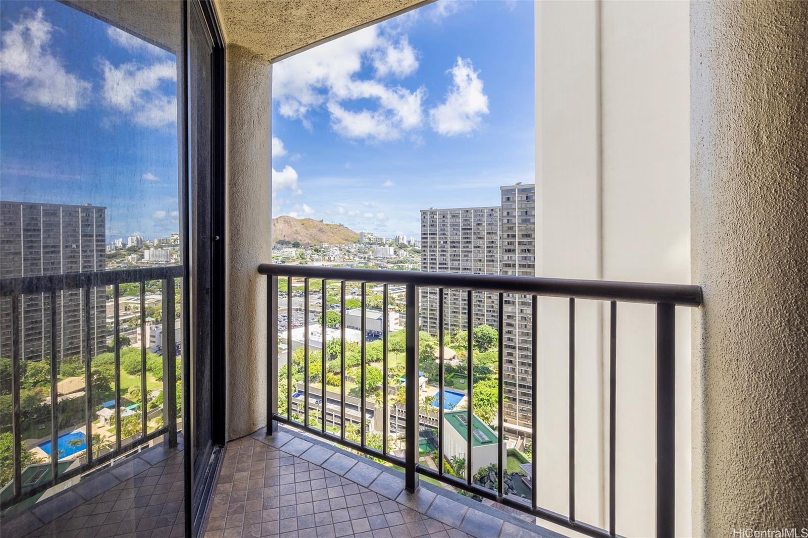 60 Beretania Street #2707, Honolulu, HI 96817