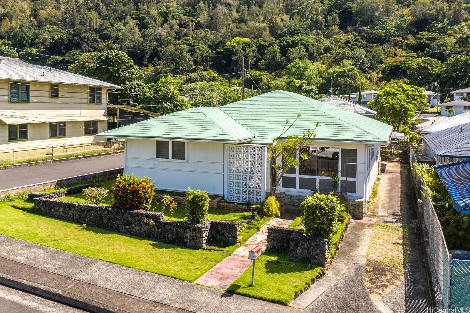 2587 Pauoa Road Honolulu, HI 96813