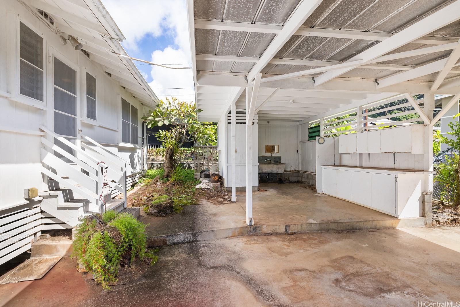 2587 Pauoa Road Honolulu, HI 96813