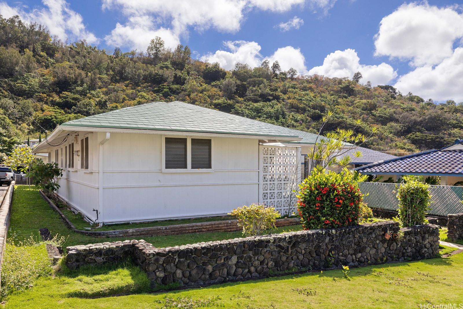 2587 Pauoa Road Honolulu, HI 96813