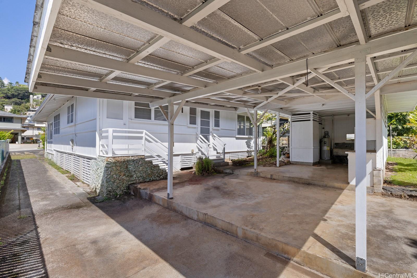 2587 Pauoa Road Honolulu, HI 96813