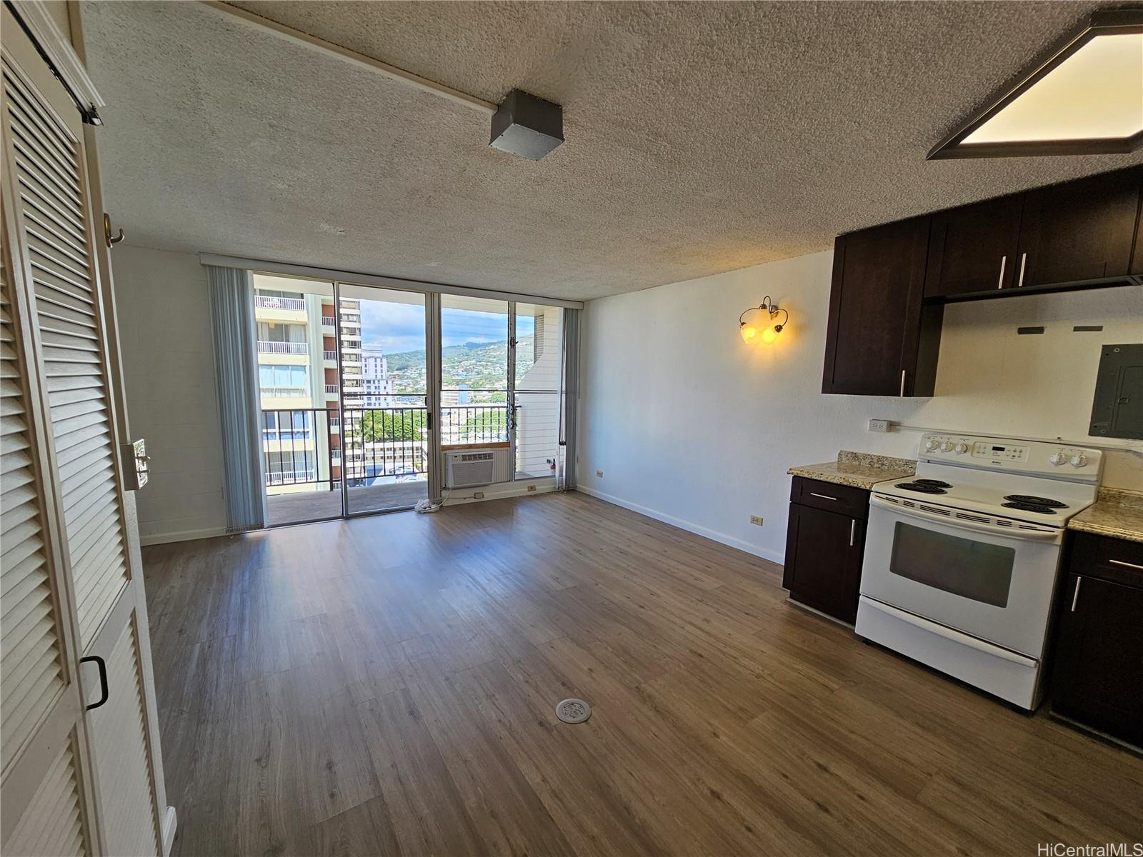 2754 Kuilei Street #1102, Honolulu, HI 96826