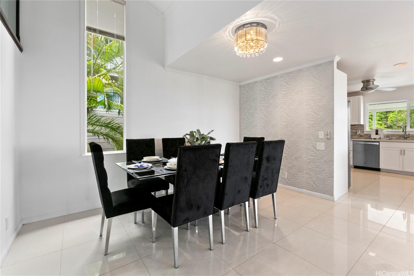 144 Maunalanikai Place Honolulu, HI 96816