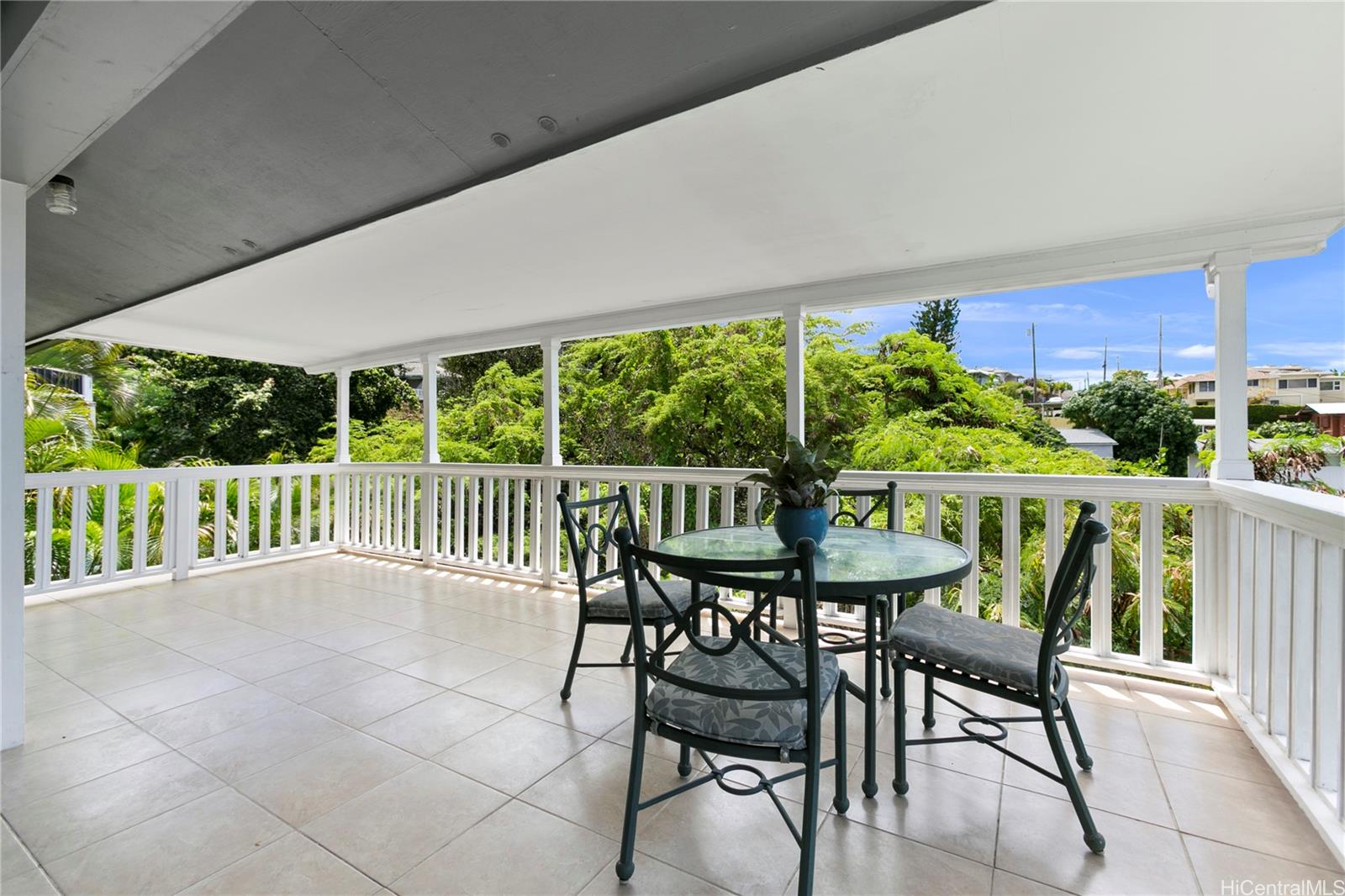 144 Maunalanikai Place Honolulu, HI 96816