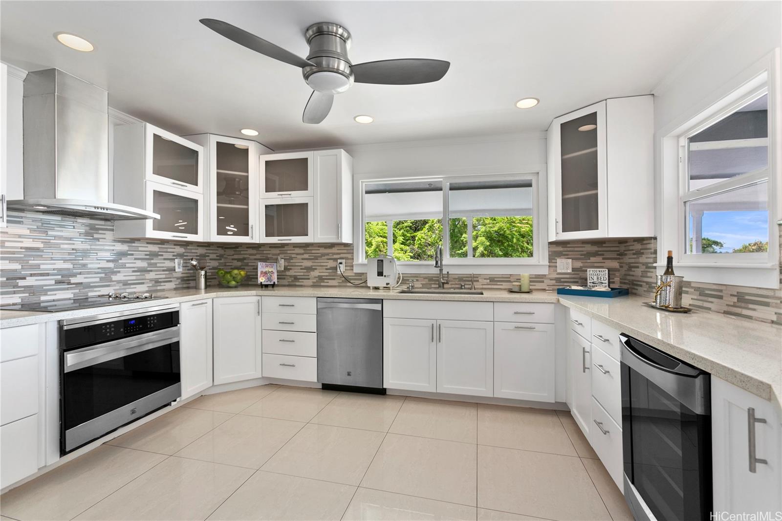 144 Maunalanikai Place Honolulu, HI 96816