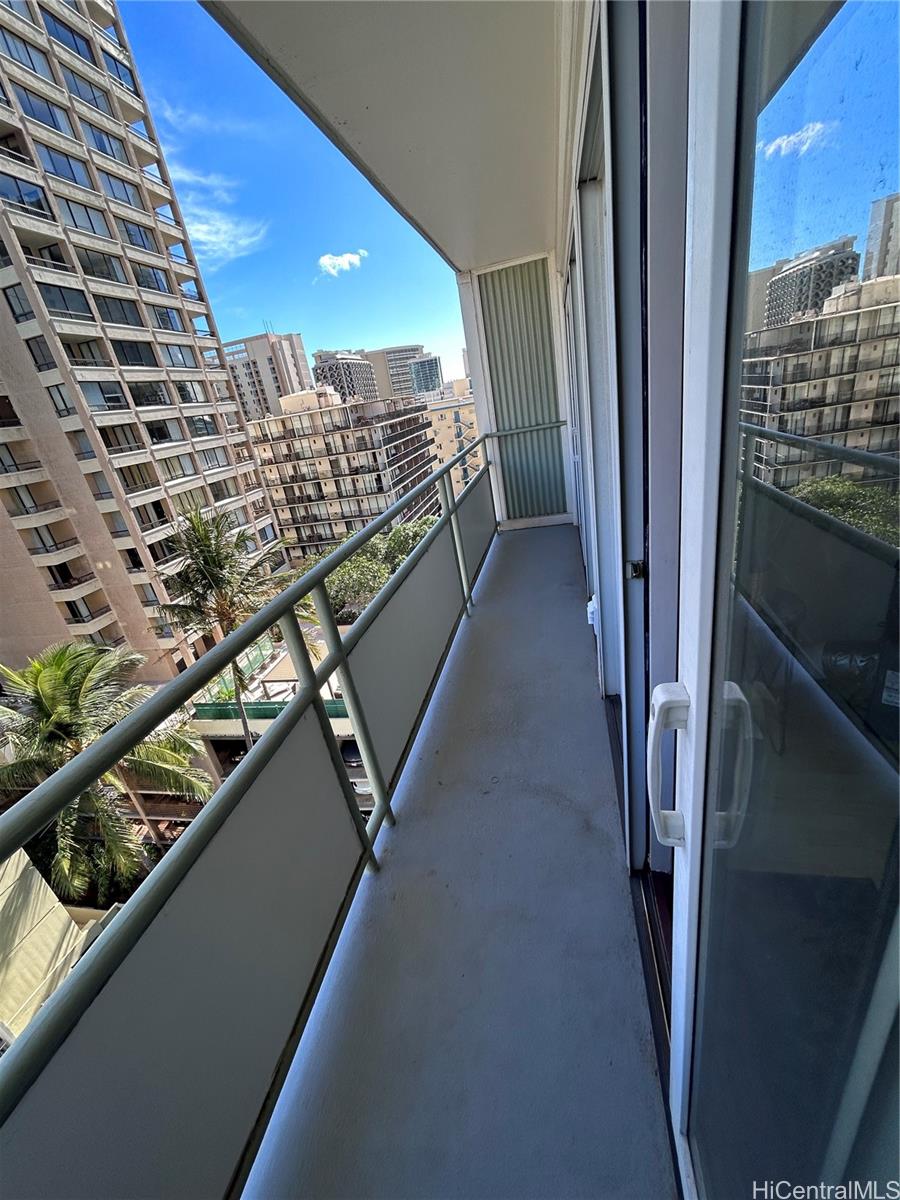 445 Kaiolu Street #1002, Honolulu, HI 96815