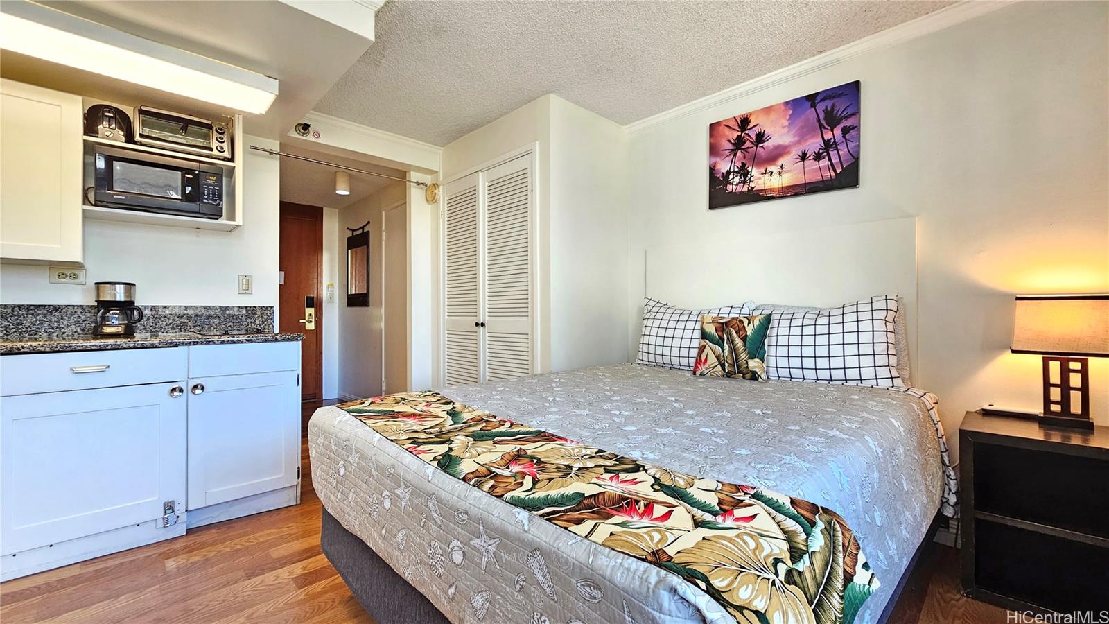 2425 Kuhio Avenue #1205, Honolulu, HI 96815