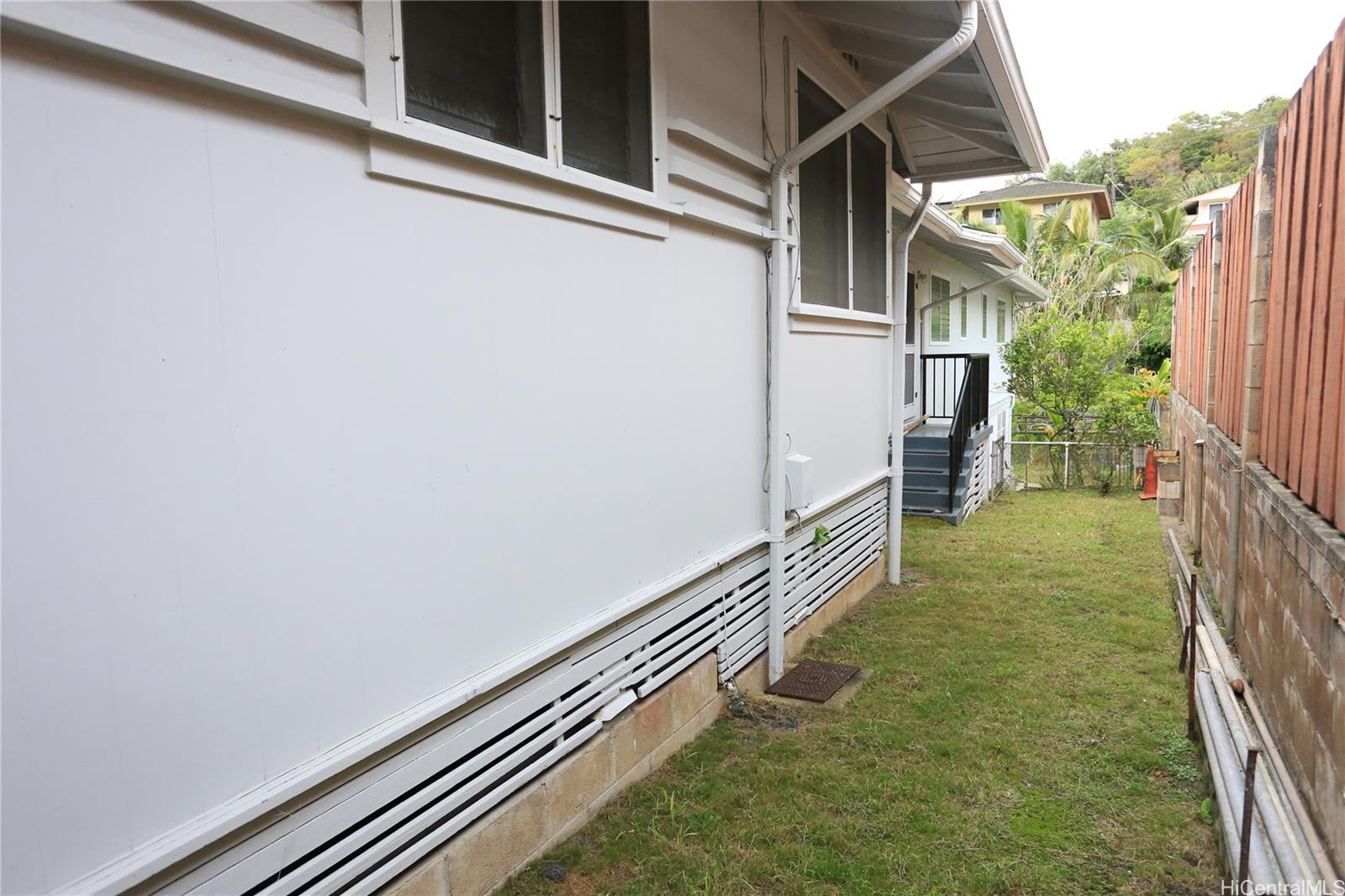 2808 Nihi Street Honolulu, HI 96819