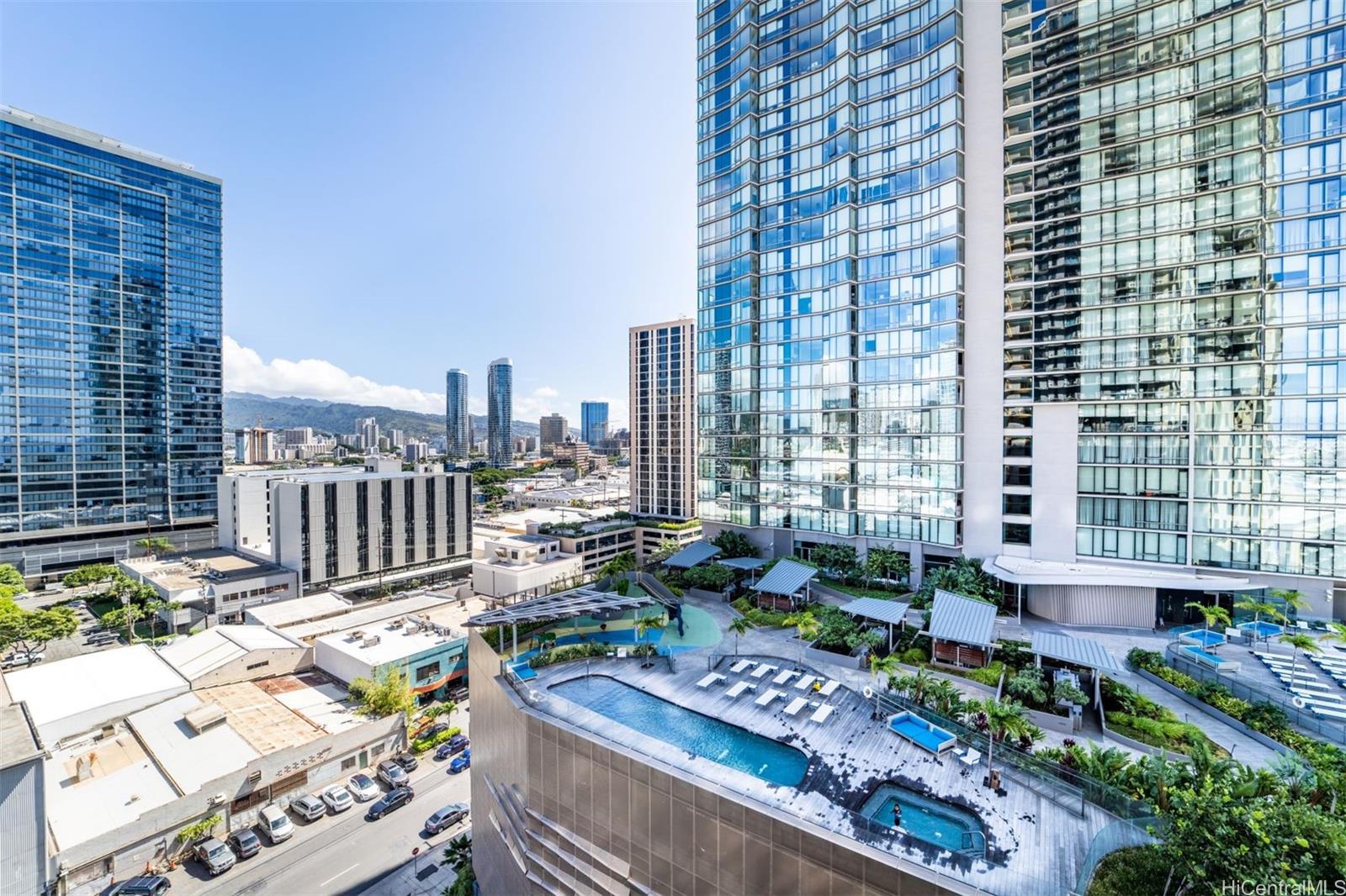 987 Queen Street #1310, Honolulu, HI 96814