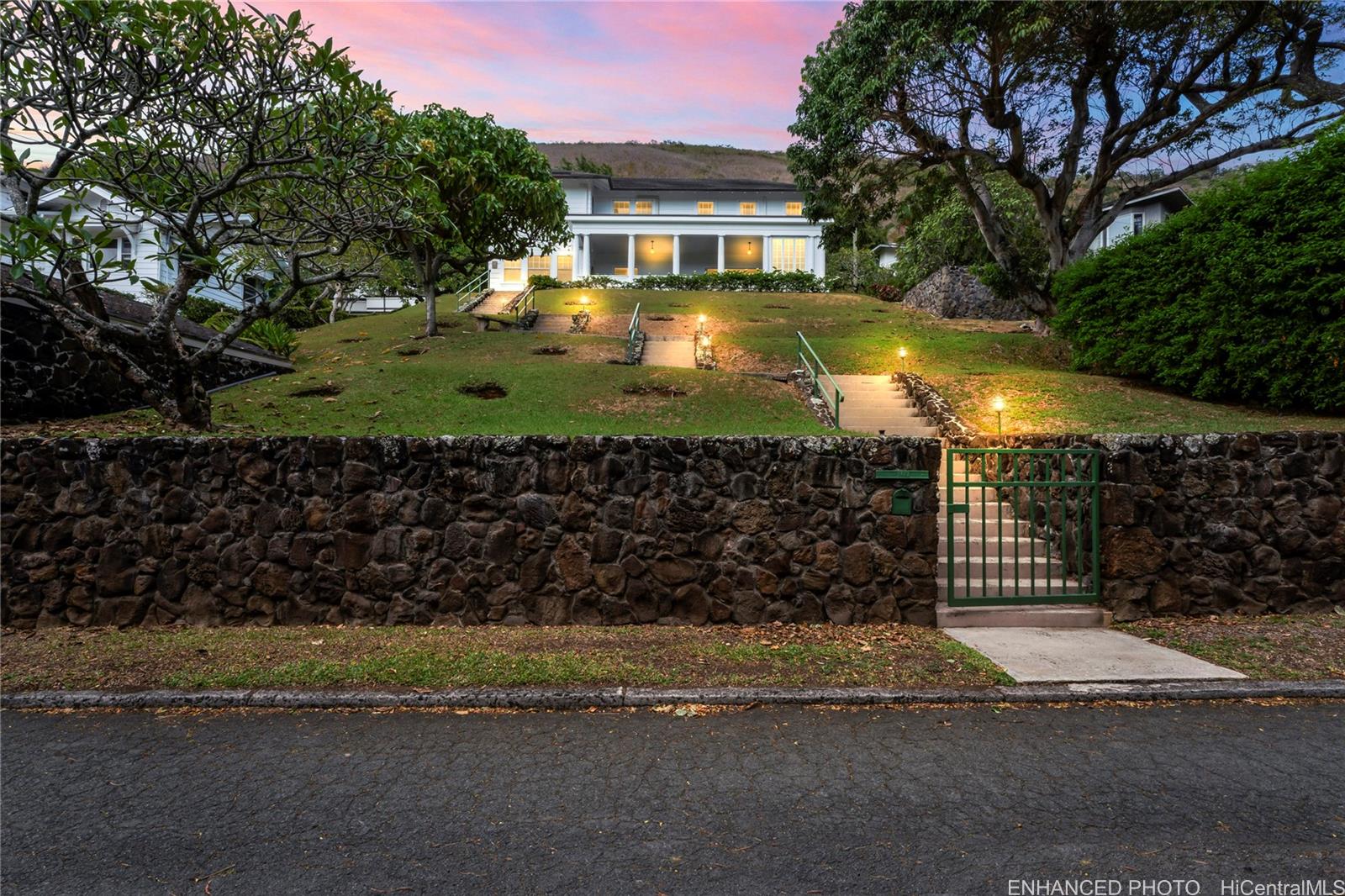 2442 Sonoma Street Honolulu, HI 96822