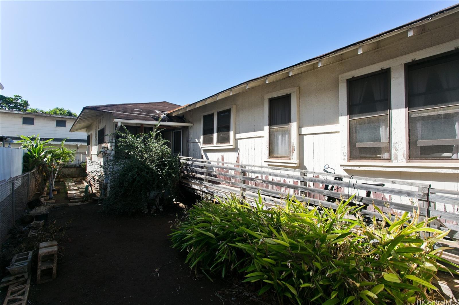 3403 Kanaina Avenue Honolulu, HI 96815