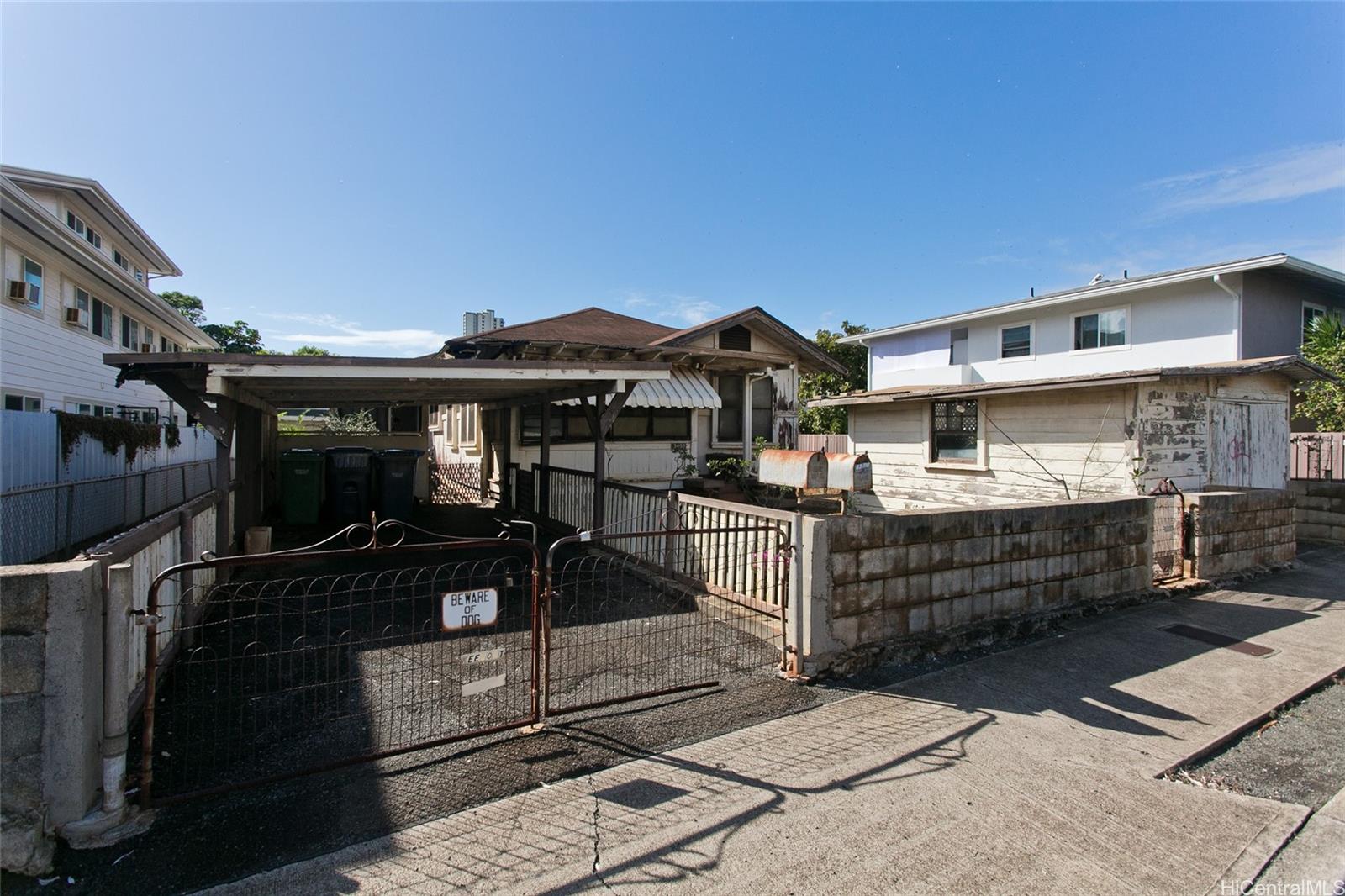 3403 Kanaina Avenue Honolulu, HI 96815