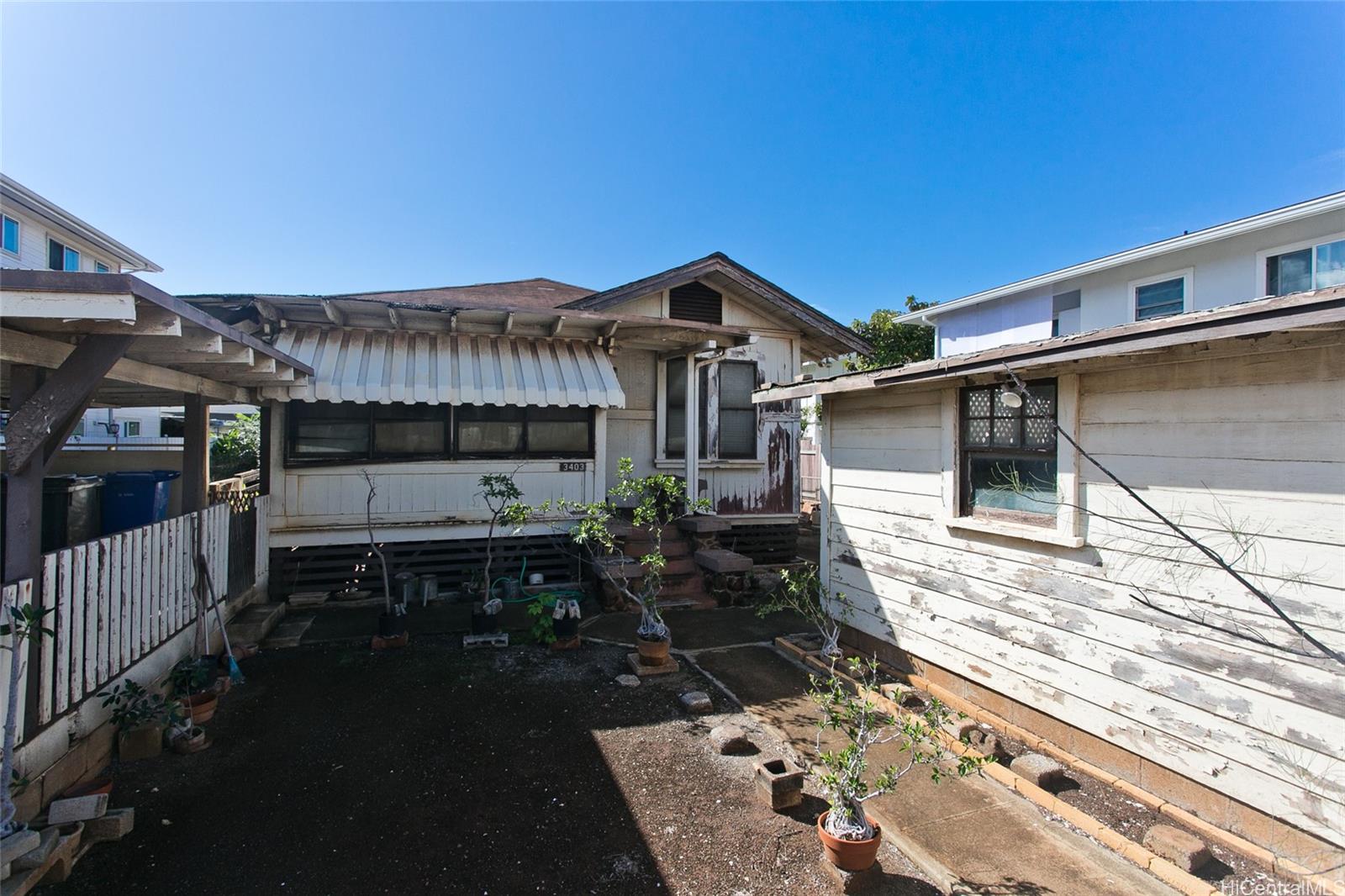 3403 Kanaina Avenue Honolulu, HI 96815